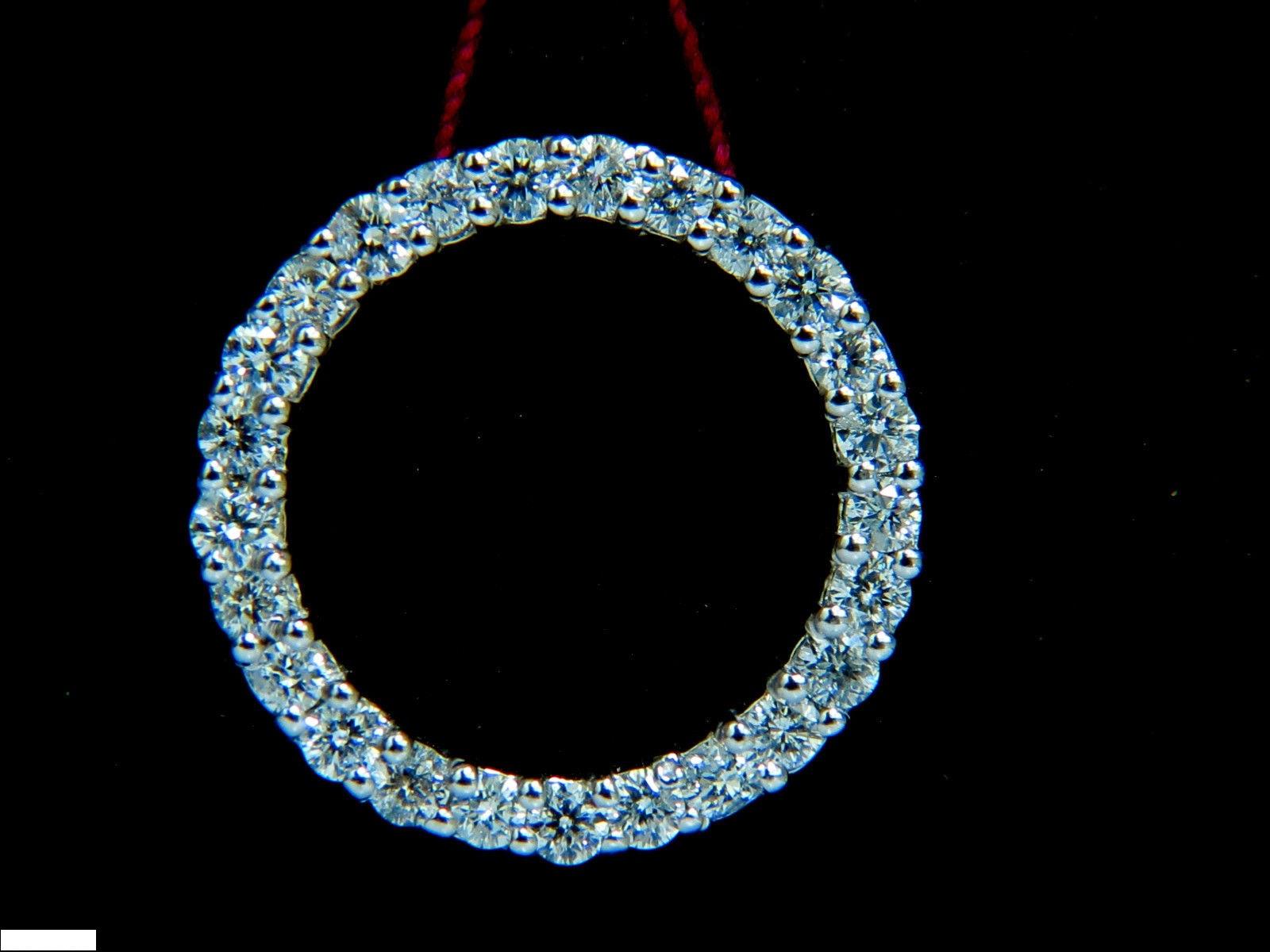 1,00ct. Diamanti 

Ciondolo classico a forma di cerchio

Tagli pieni, colore G, purezza Vs-2

.74 pollici / 18,8 mm di diametro

3,1 mm di profondità.

oro bianco 14kt

2.8 grammi

3500 dollari La valutazione sarà accompagnata da
