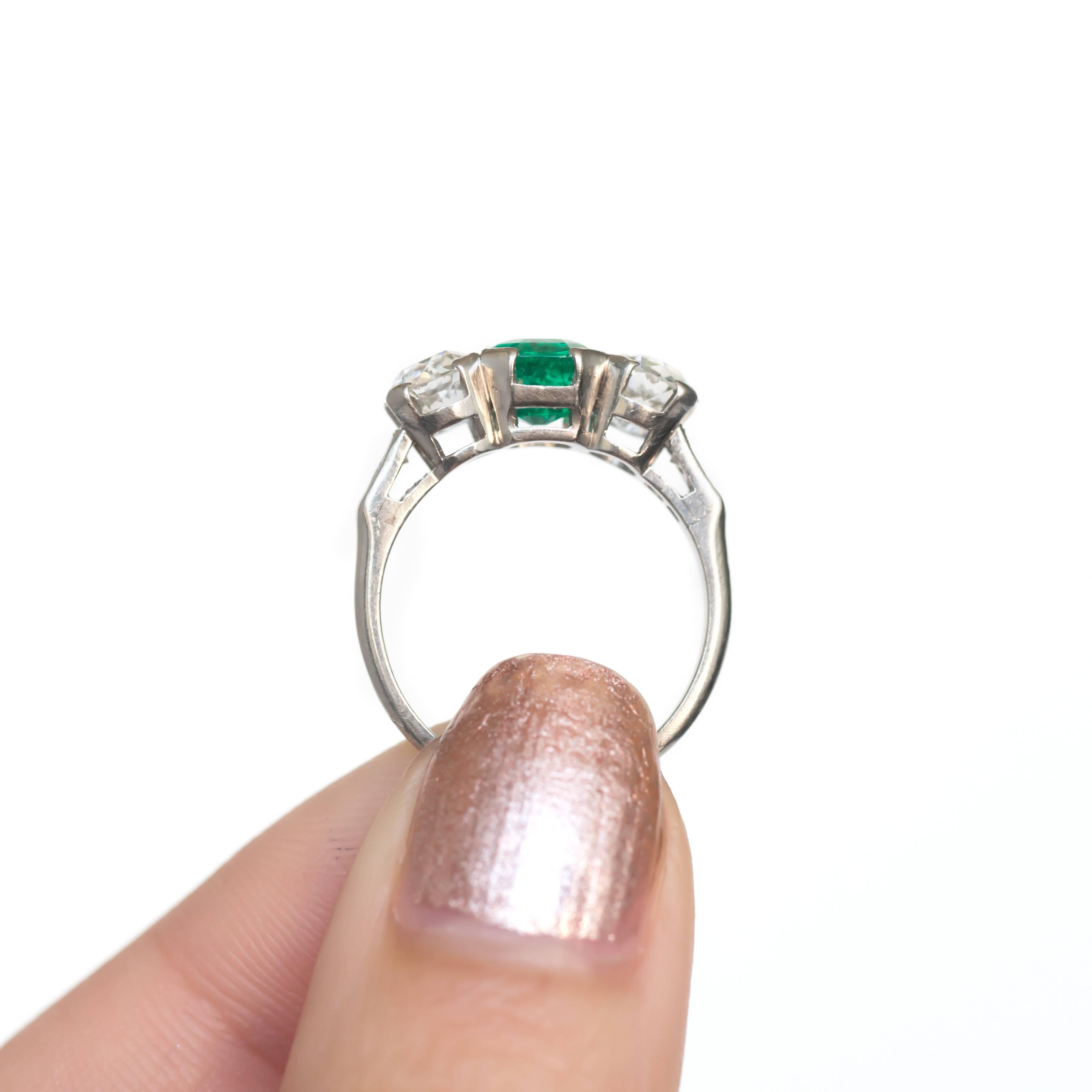 1.00 Carat Emerald and Diamond Platinum Engagement Ring For Sale 3