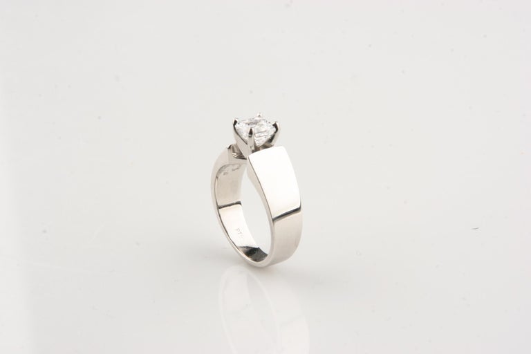 Women's 1.00 Carat Emerald Cut Diamond Solitaire Platinum Engagement Ring EGL For Sale
