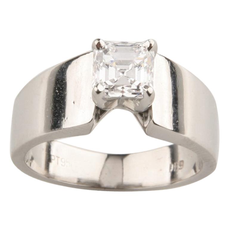 1.00 Carat Emerald Cut Diamond Solitaire Platinum Engagement Ring EGL For Sale