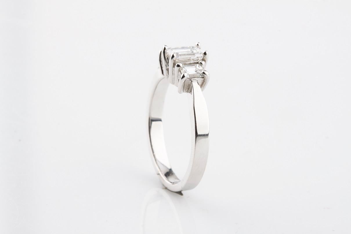 18 carat white gold ring