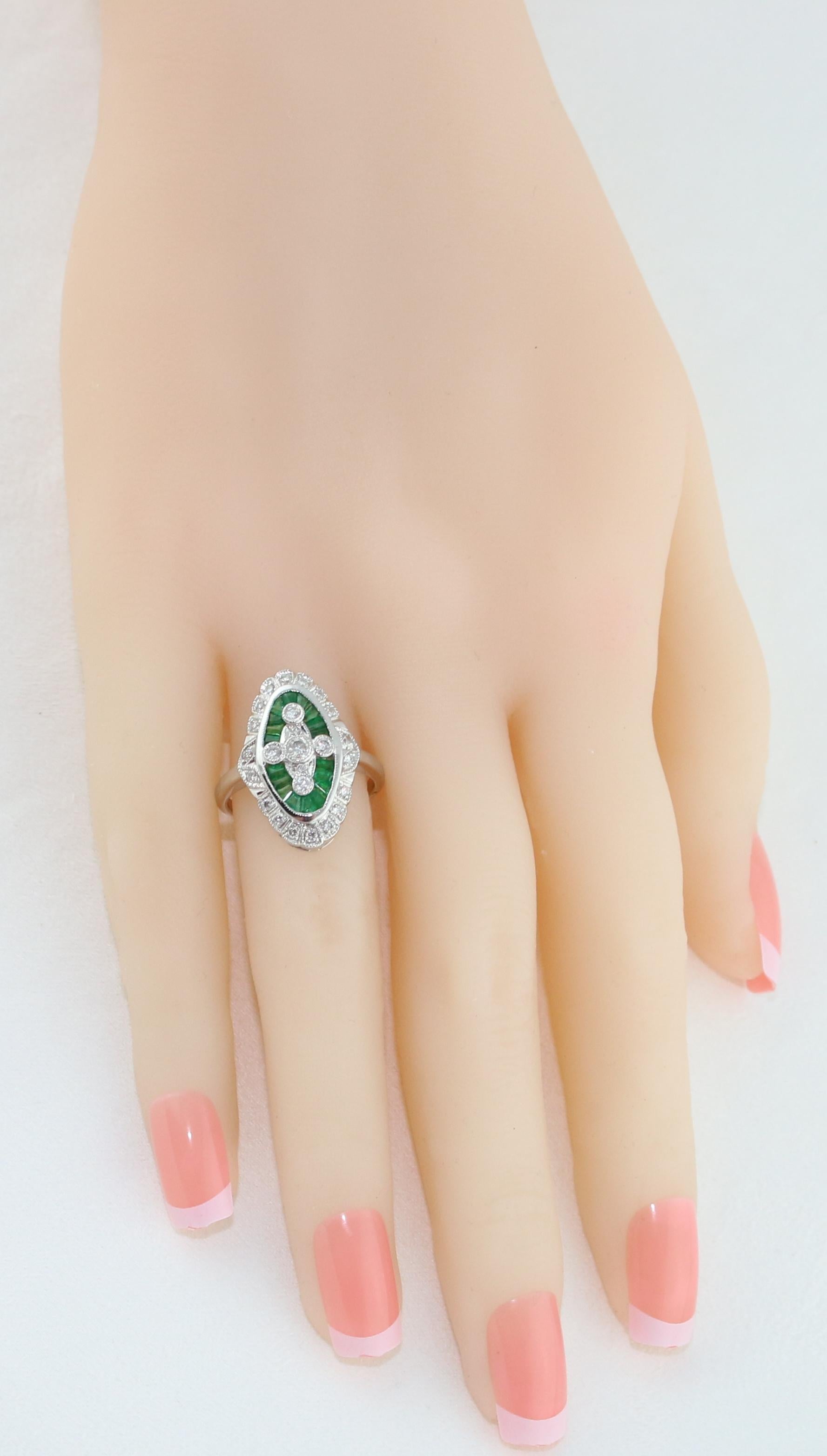 Round Cut 1.00 Carat Emerald Diamond Gold Ring For Sale