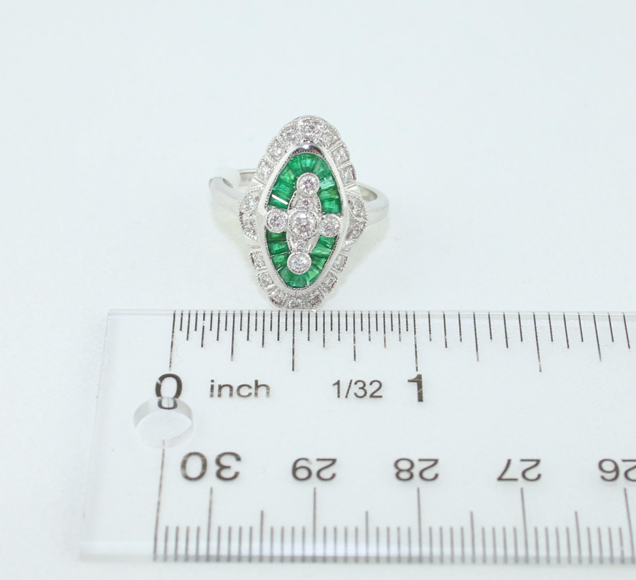 Women's 1.00 Carat Emerald Diamond Gold Ring For Sale