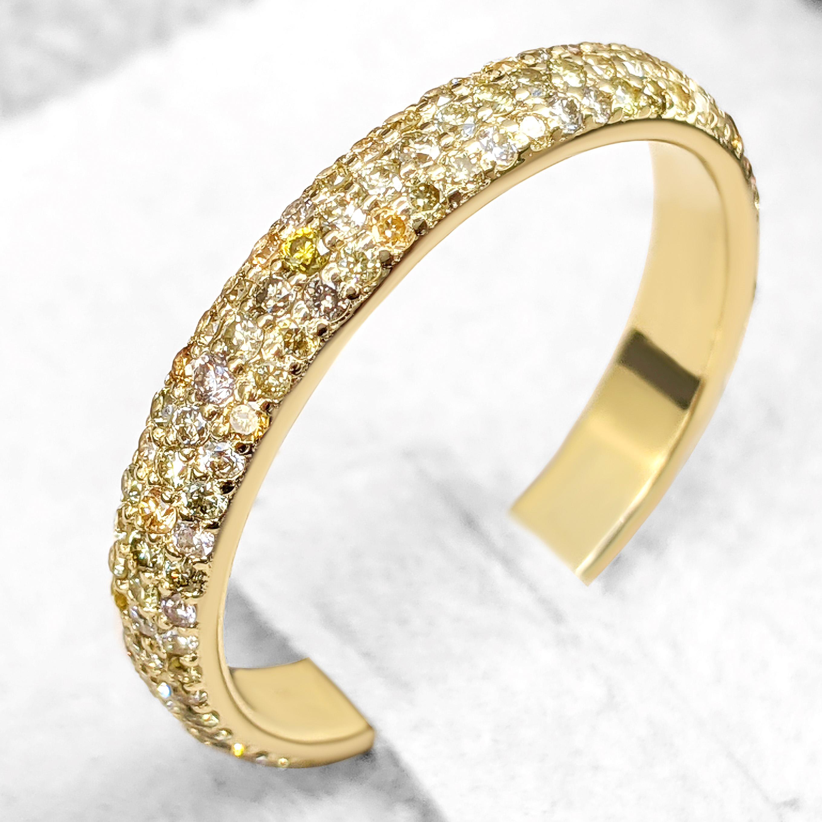 NO RESERVE - 1.00 Carat Fancy Diamonds Eternity Band, 14 Karat Yellow Gold Ring In New Condition In Ramat Gan, IL
