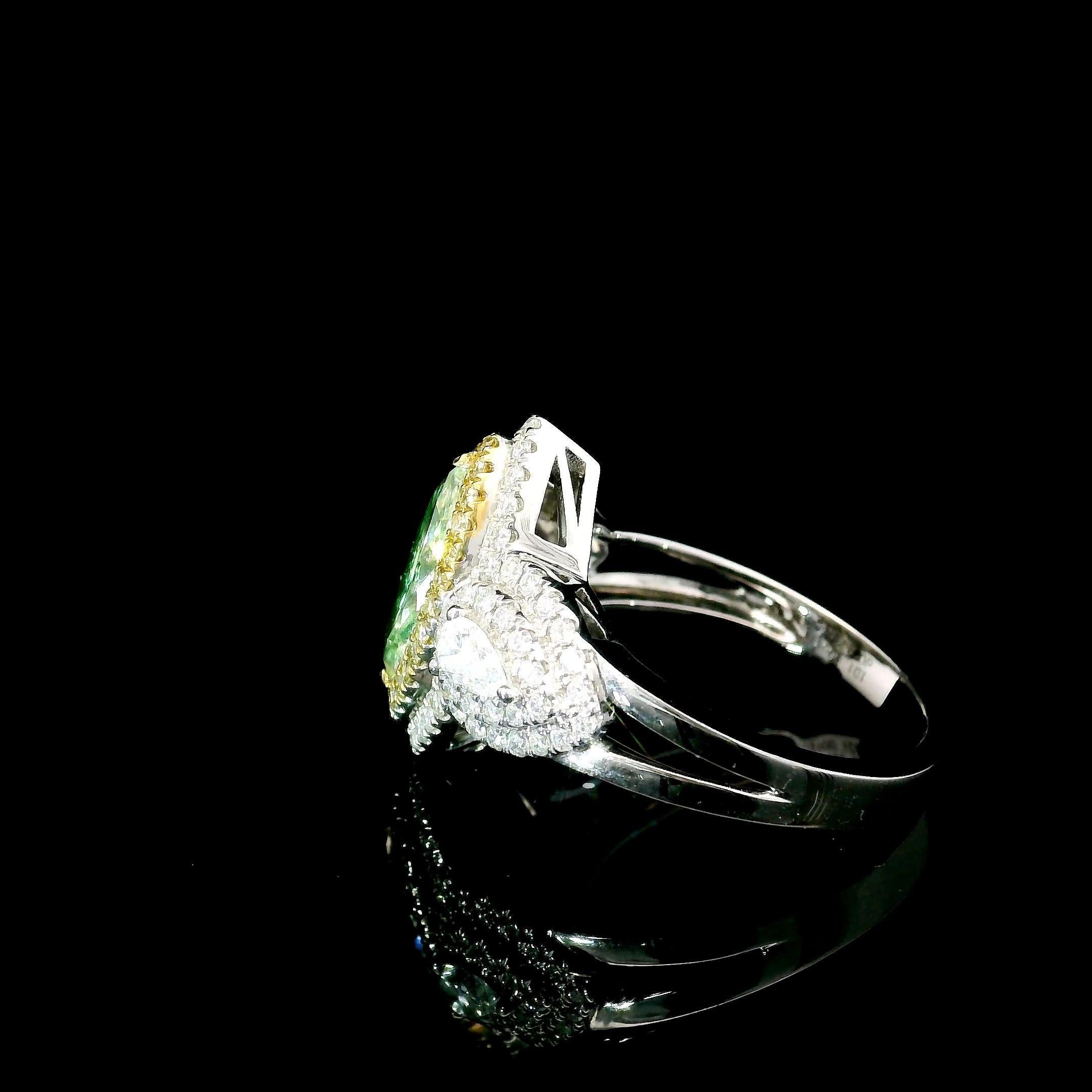 1.00 Carat Fancy Green Diamond Ring SI Clarity AGL Certified In New Condition For Sale In Kowloon, HK
