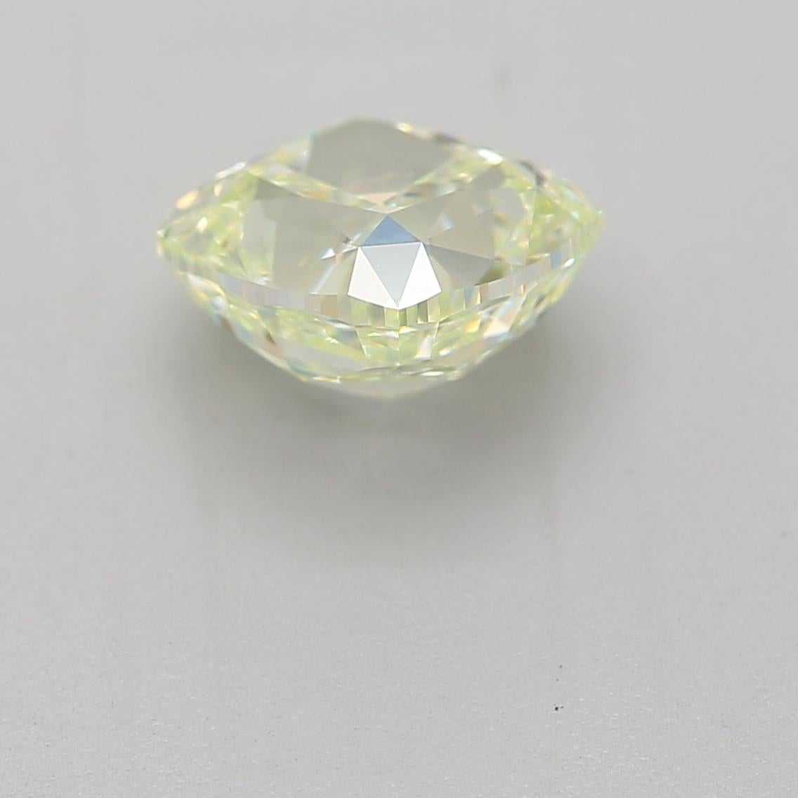 1.00 Carat Fancy Light Yellow Green Cushion cut diamond IF Clarity GIA Certified In New Condition For Sale In Kowloon, HK
