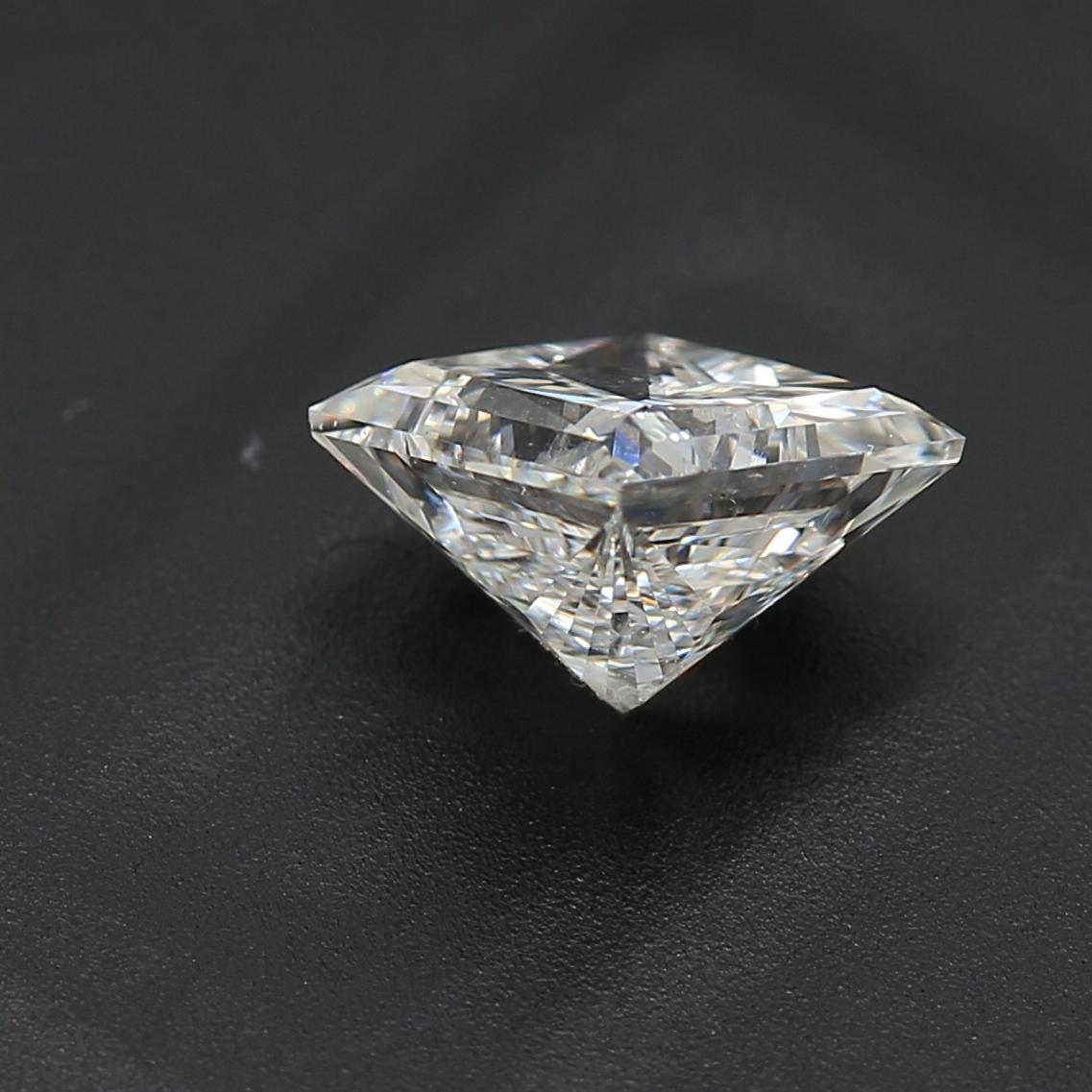 Princess Cut 1.00 Carat Princess cut diamond SI1 Clarity GIA Certified For Sale