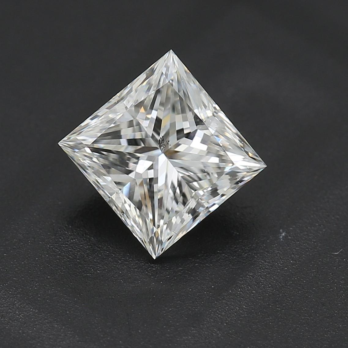 Women's or Men's 1.00 Carat Princess cut diamond SI1 Clarity GIA Certified For Sale