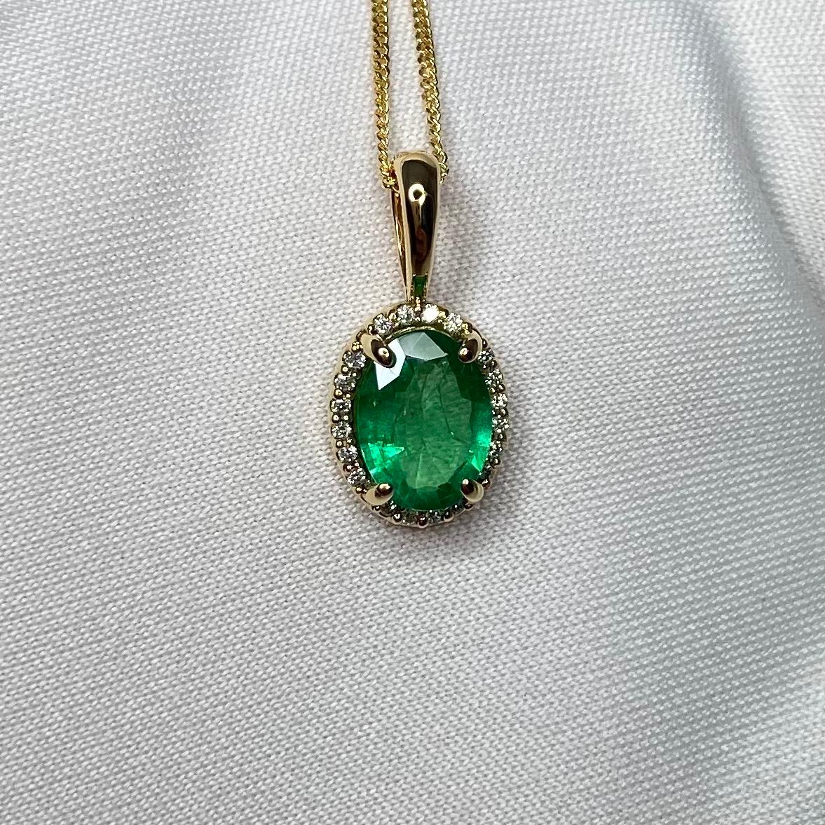 1.00 Carat Green Emerald & Diamond 18 Karat Gold Oval Cut Halo Pendant Necklace In New Condition In Birmingham, GB