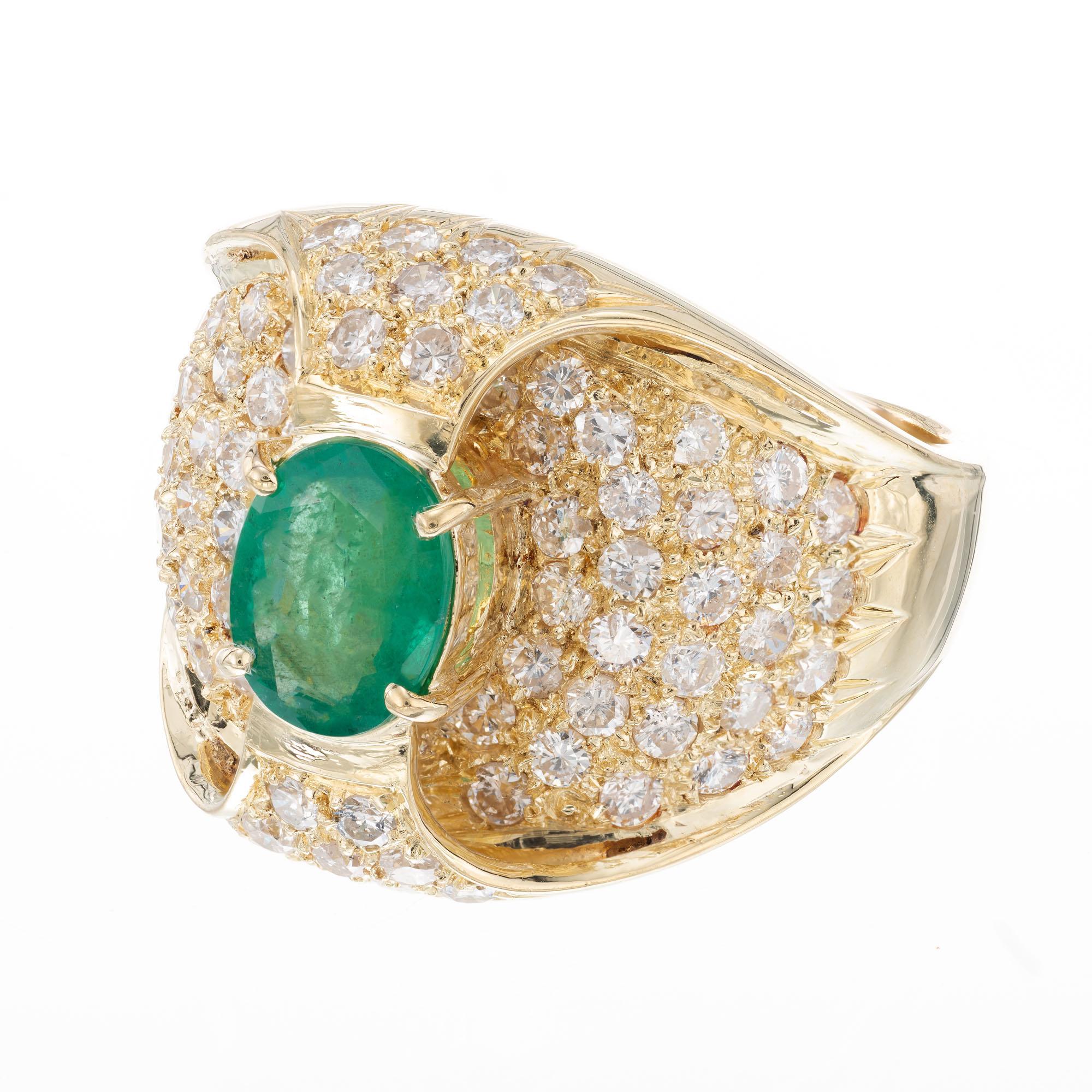 1.00 Carat Green Emerald Diamond Yellow Gold Cluster Cocktail Ring In Good Condition For Sale In Stamford, CT