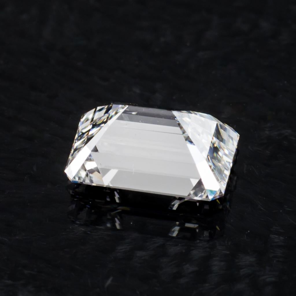 1.00 Carat Loose F / VS2 Emerald Cut Diamond GIA Certified For Sale 1