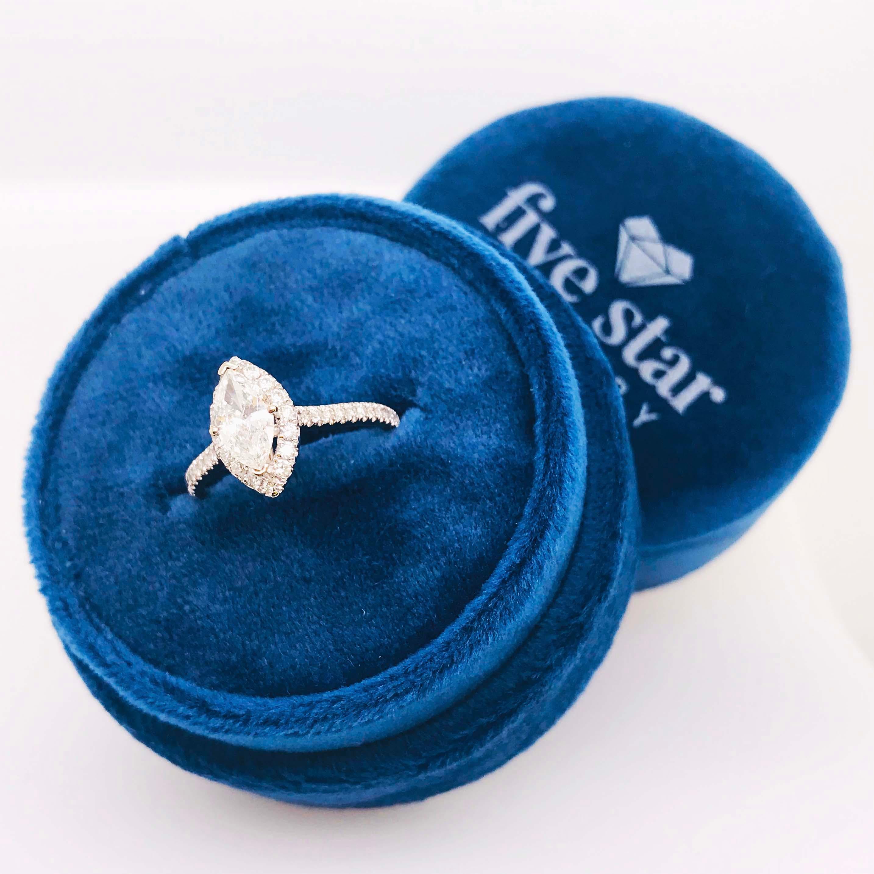 1,00 Karat Marquise-Diamant und Diamant-Halo-Verlobungsring mit Diamantband im Angebot 5