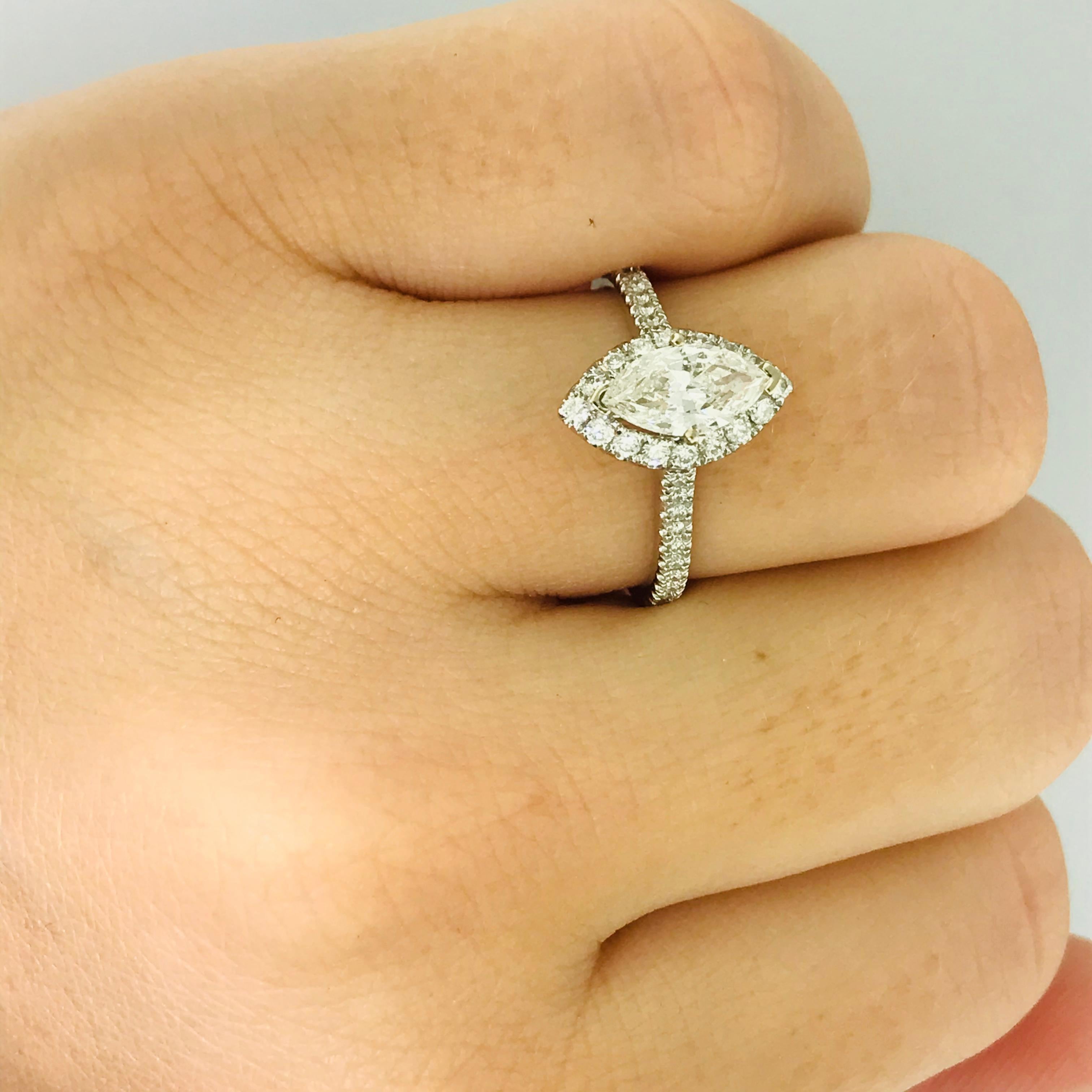 1,00 Karat Marquise-Diamant und Diamant-Halo-Verlobungsring mit Diamantband im Zustand „Neu“ im Angebot in Austin, TX