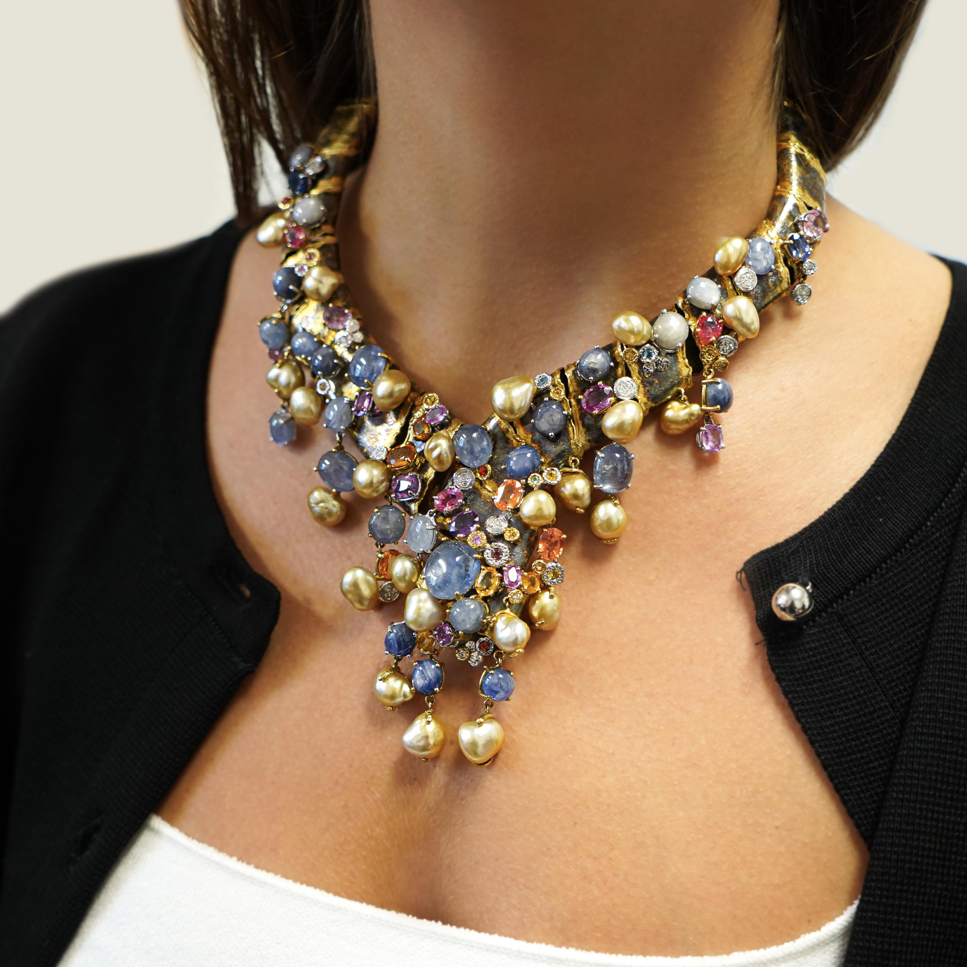 Collier d'avant-garde en or 18 carats 100 carats multi-gemmes mixtes Excellent état - En vente à Miami, FL