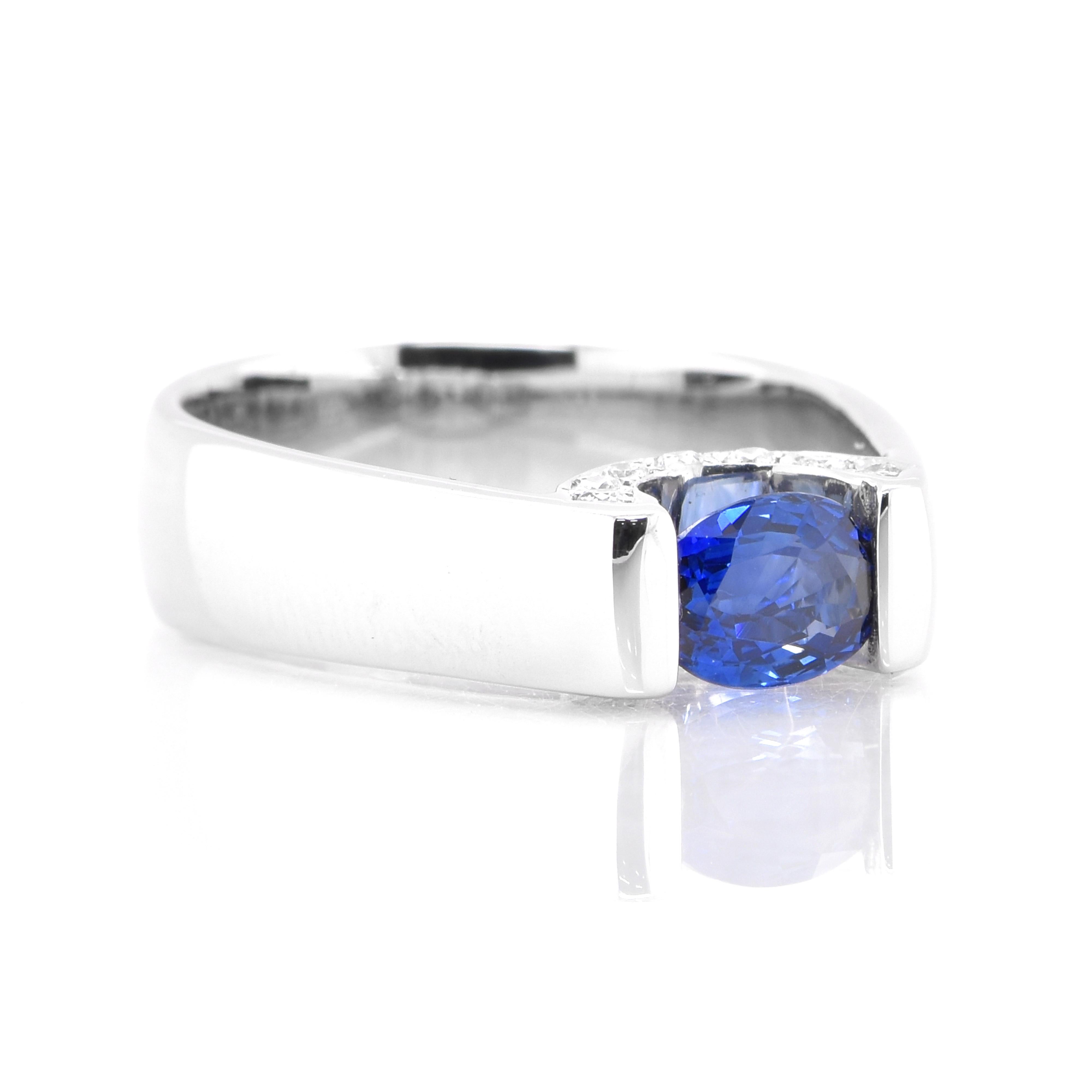 1,00 Karat natürlicher blauer Saphir und Diamant Tension-Set Ring aus Platin (Moderne)