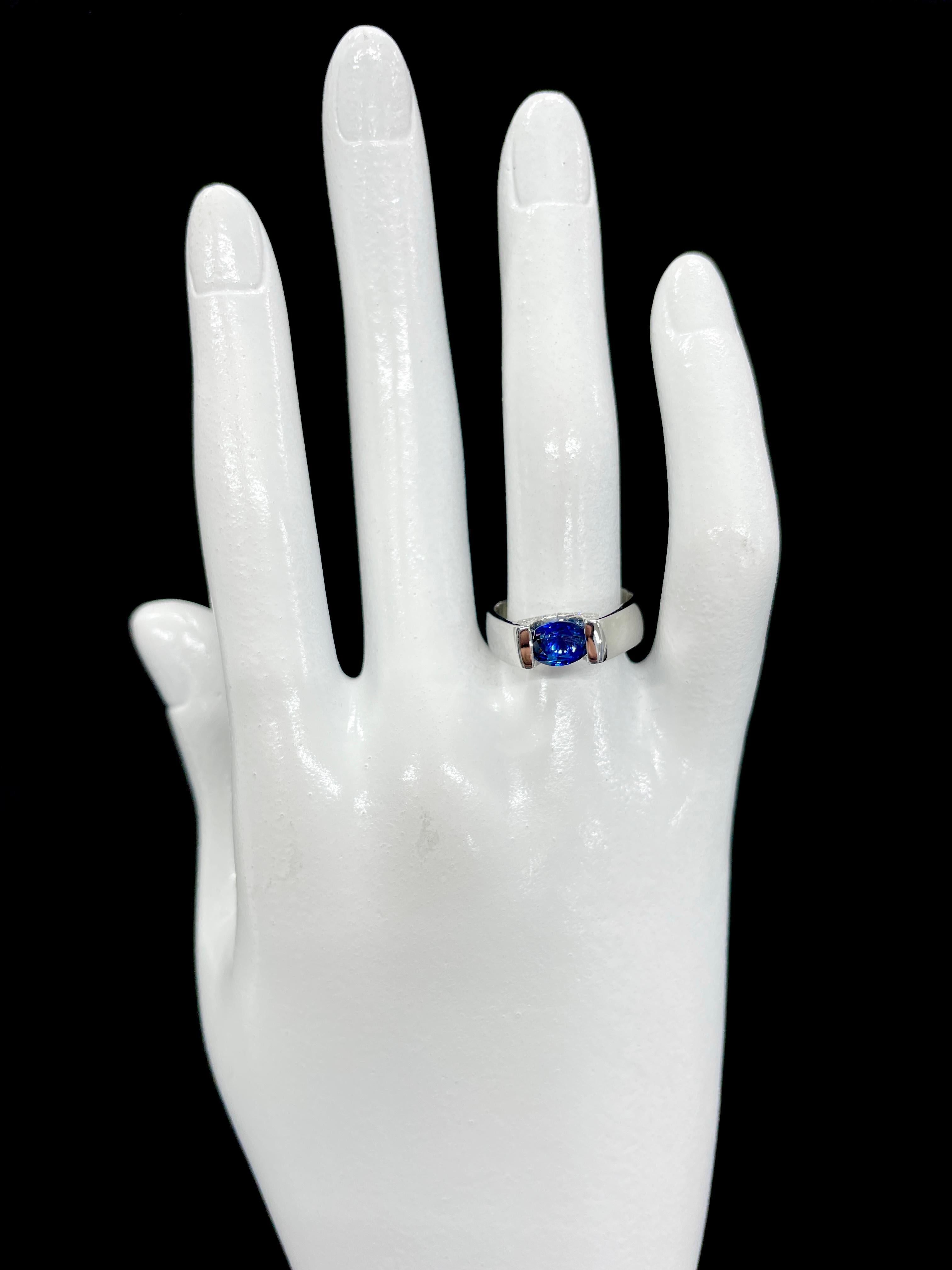1,00 Karat natürlicher blauer Saphir und Diamant Tension-Set Ring aus Platin 1