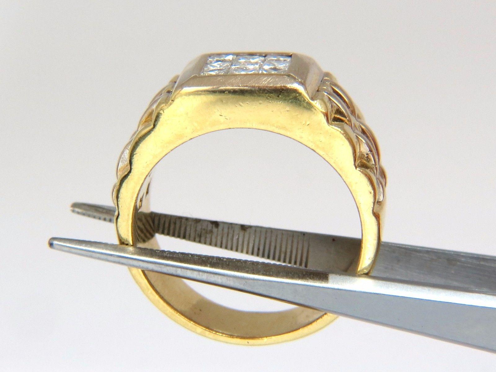 Men's princess cut  diamonds ring.

Invisible set cluster.

1.00ct. natural princess cuts diamonds.

vs-2 clarity

H-color

Natural, Earth Mined.

18kt. yellow gold 

19 grams.

Ring is 11.6mm wide 

current ring size: 10

We may resize, please