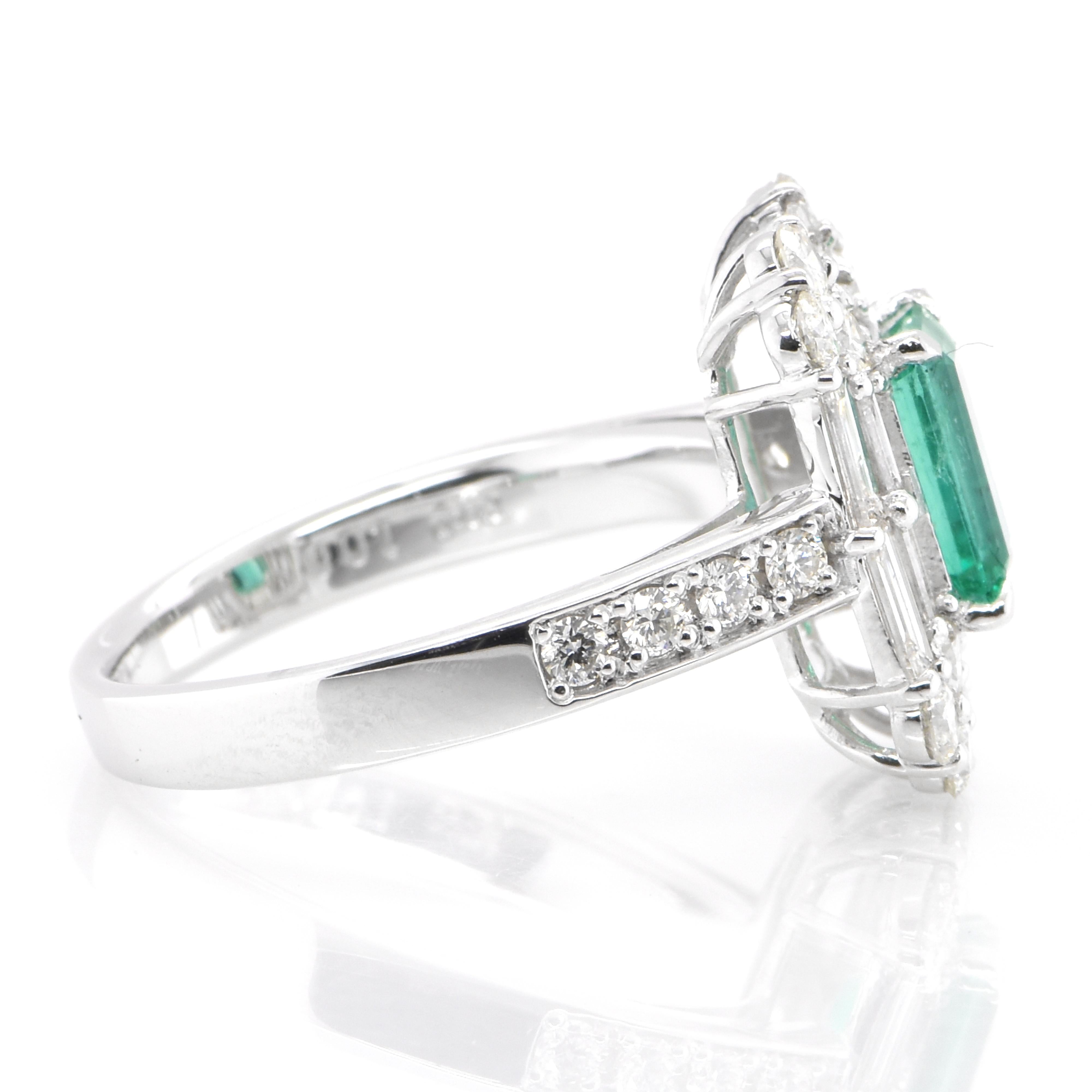 1.00 Carat Natural Emerald and Diamond Halo Cocktail Ring Set in Platinum In New Condition In Tokyo, JP