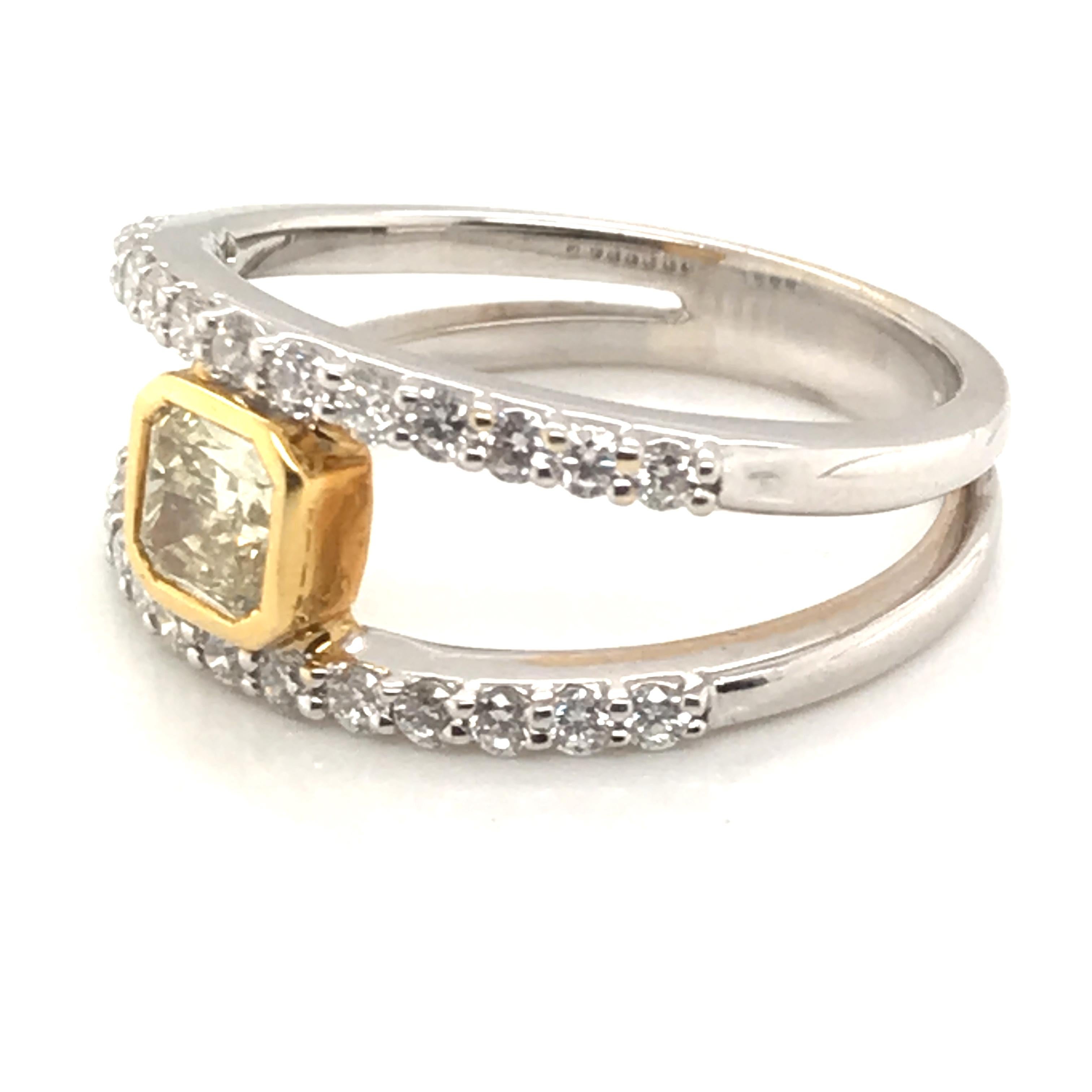 Modern 1.00 Carat Natural Fancy Yellow Diamond Ring with 18 Karat White and Yellow Gold For Sale