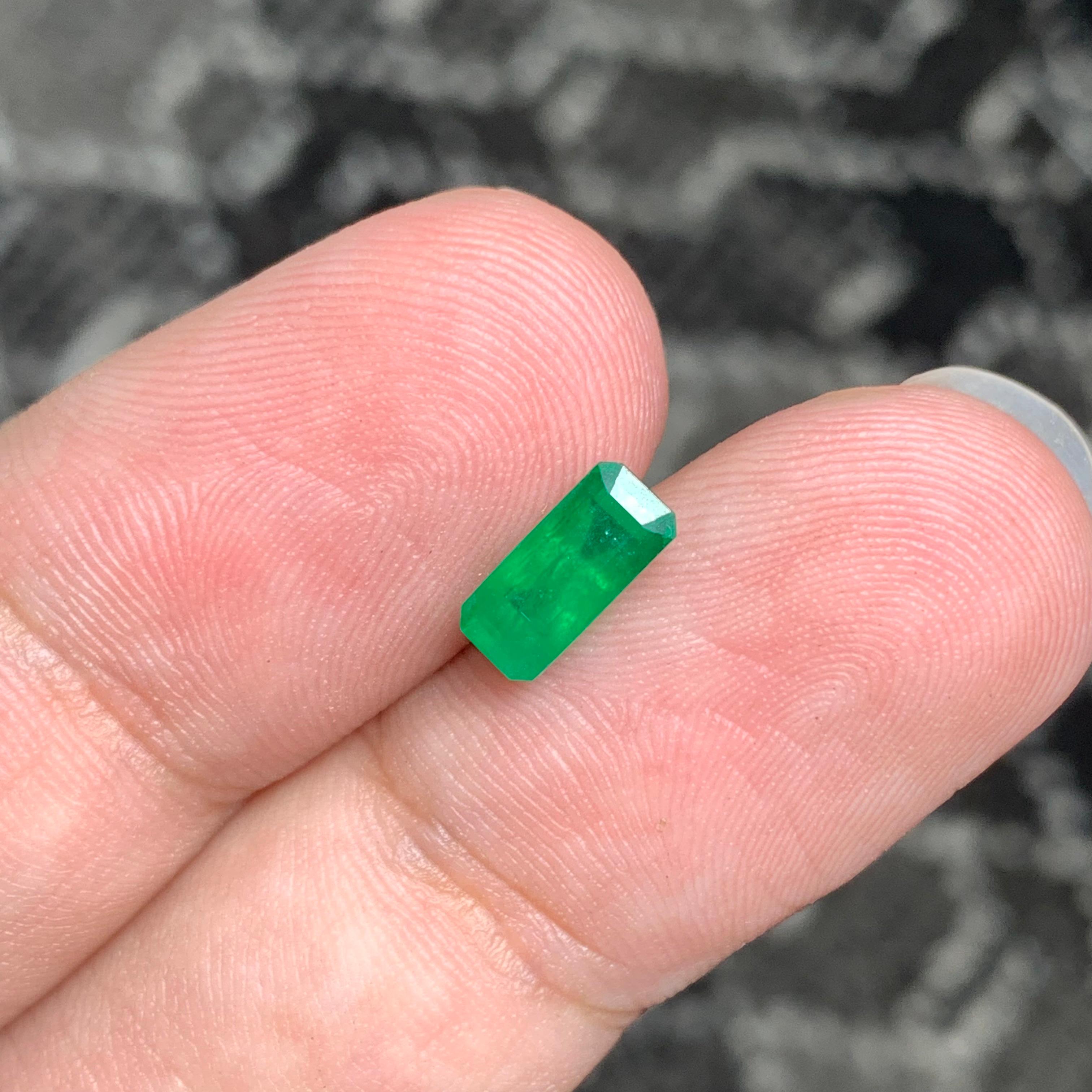 Emerald Cut 1.00 Carat Natural Loose Emerald Gemstone From Swat Valley, Pakistan For Sale
