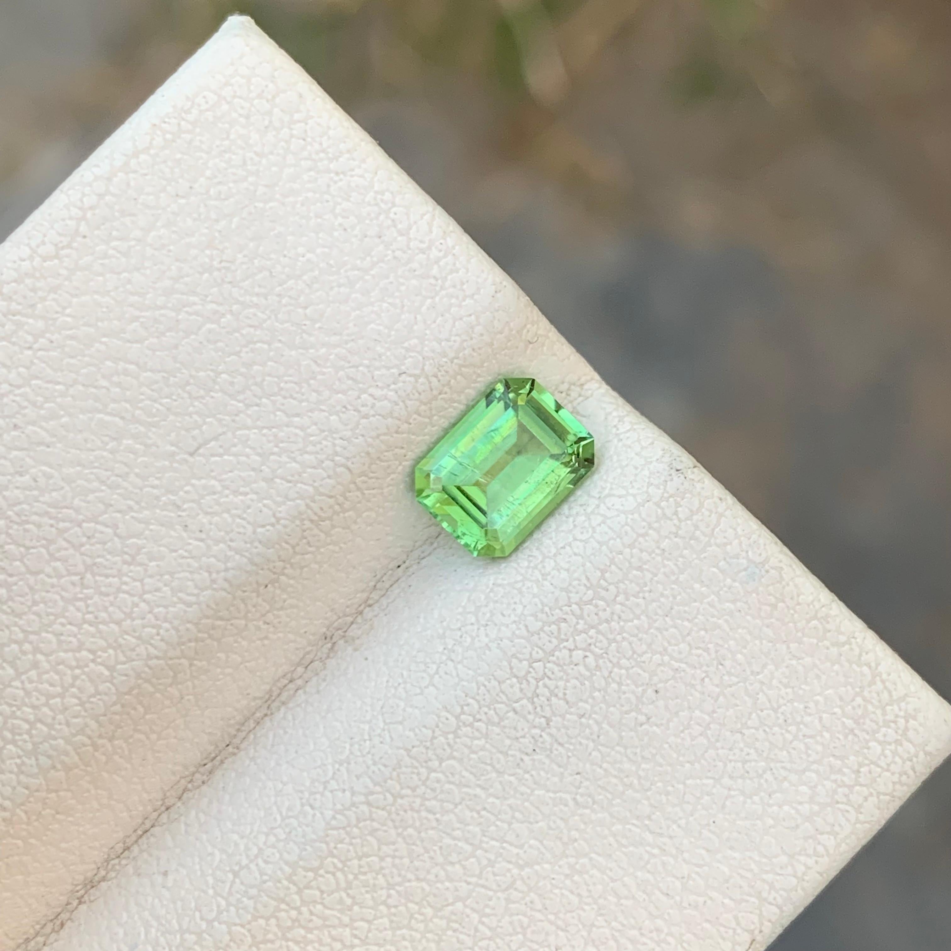 Arts and Crafts Tourmaline verte naturelle non sertie de 1,00 carat en forme d'émeraude pour la fabrication de bijoux en vente
