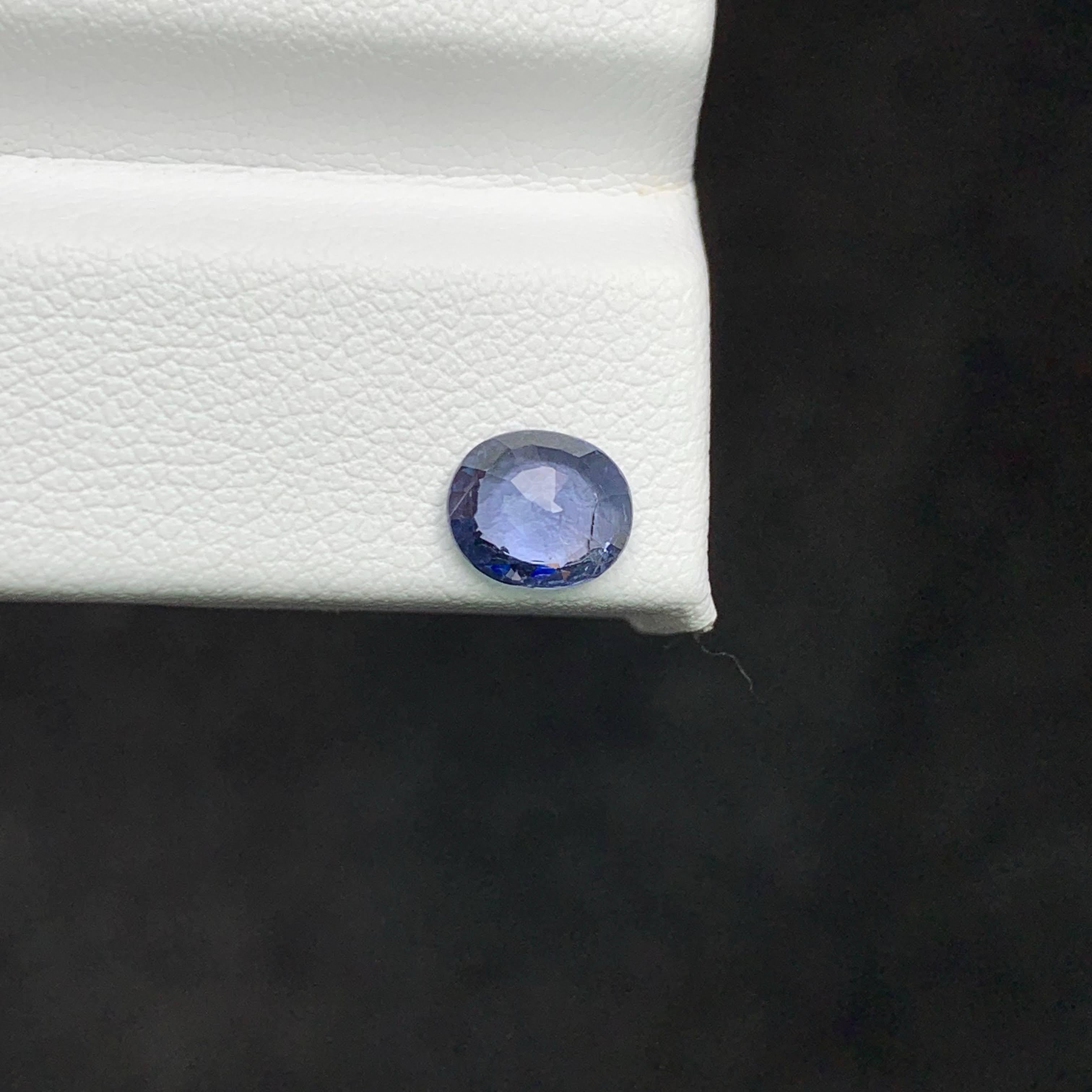 Modern 1.00 Carat Natural Loose Light Cornflower Blue Sapphire Oval Cut Sri Lankan Gem For Sale