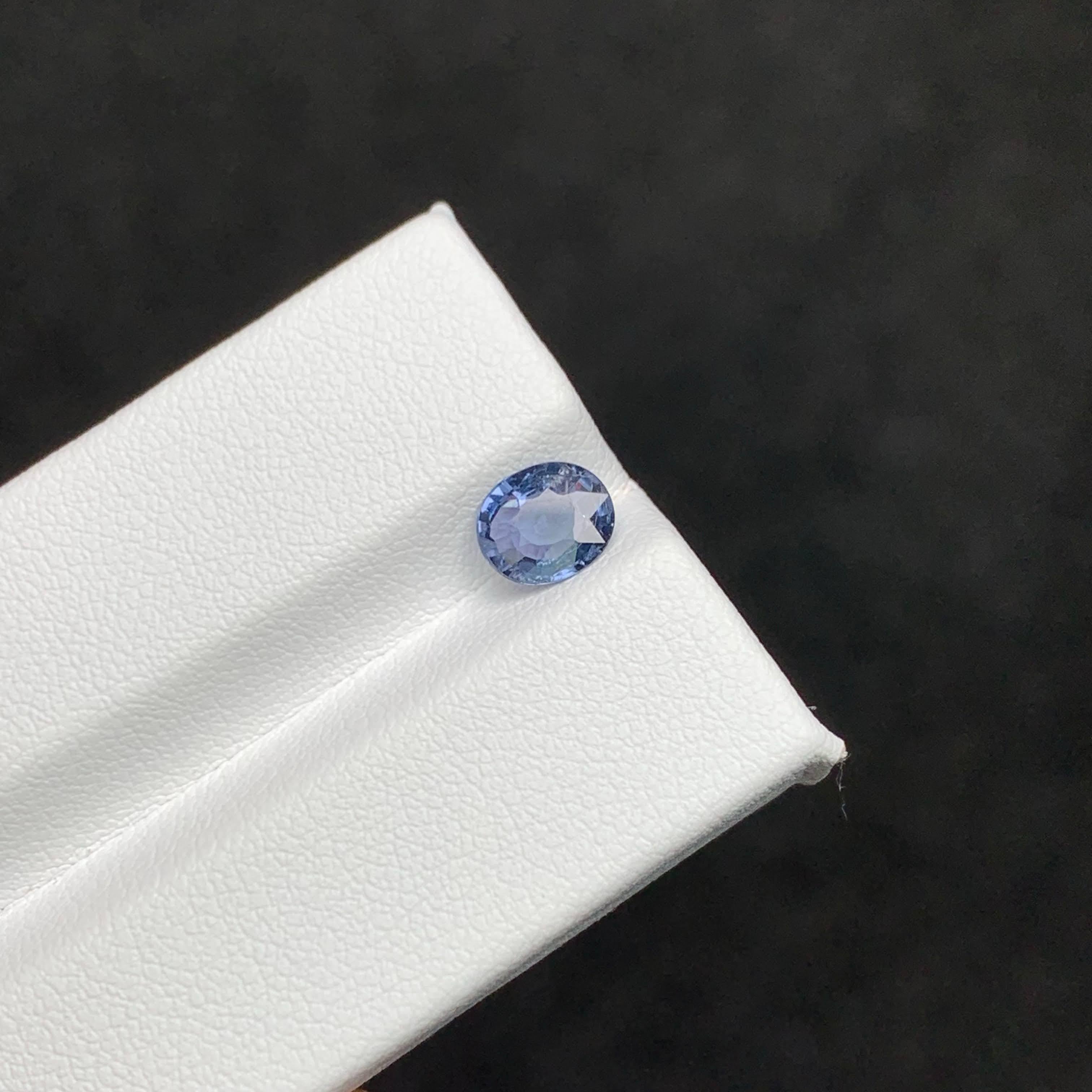 1.00 Carat Natural Loose Light Cornflower Blue Sapphire Oval Cut Sri Lankan Gem In New Condition For Sale In Bangkok, TH