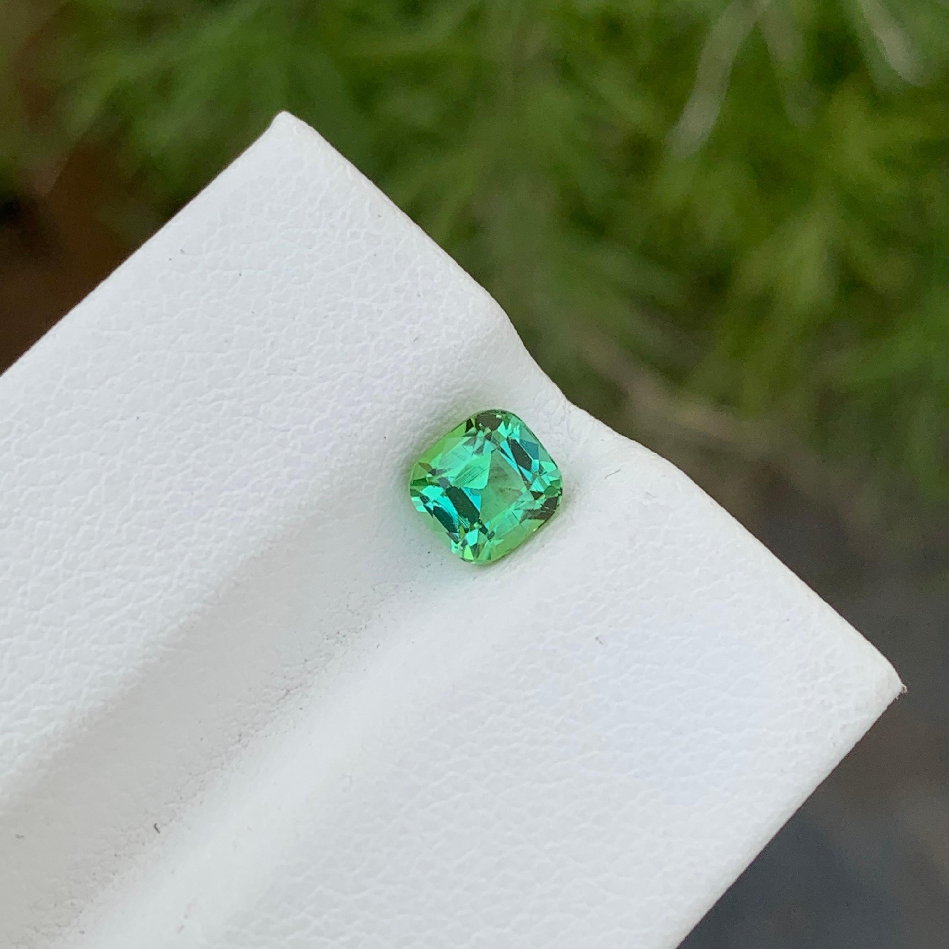 1.00 Carat Natural Loose Mint Green Tourmaline Cushion Shape Gem For Ring  In New Condition For Sale In Peshawar, PK