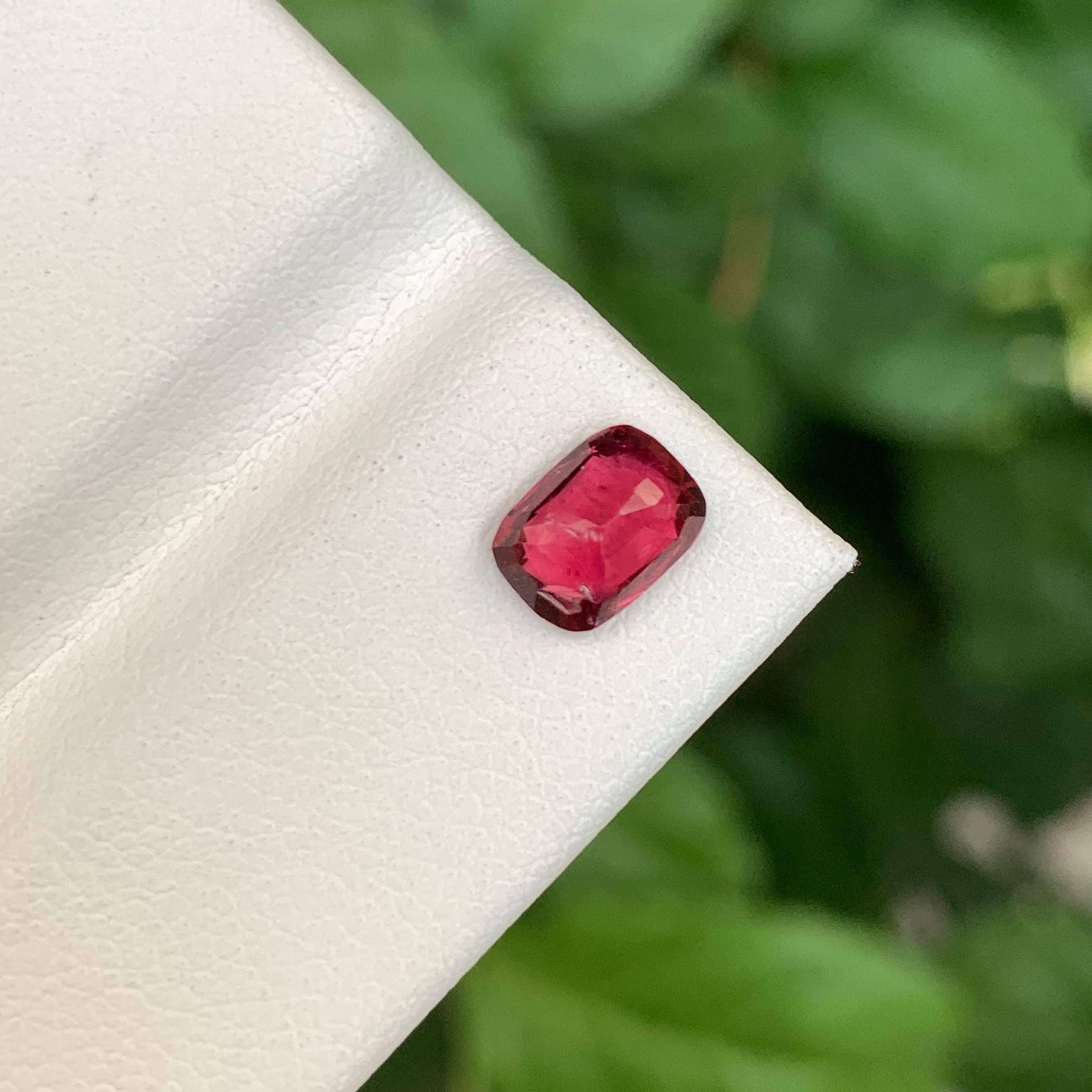 1,00 Quilate Piedra Espinela Roja Natural Suelta Talla Cojín Gema Birmana Moderno en venta