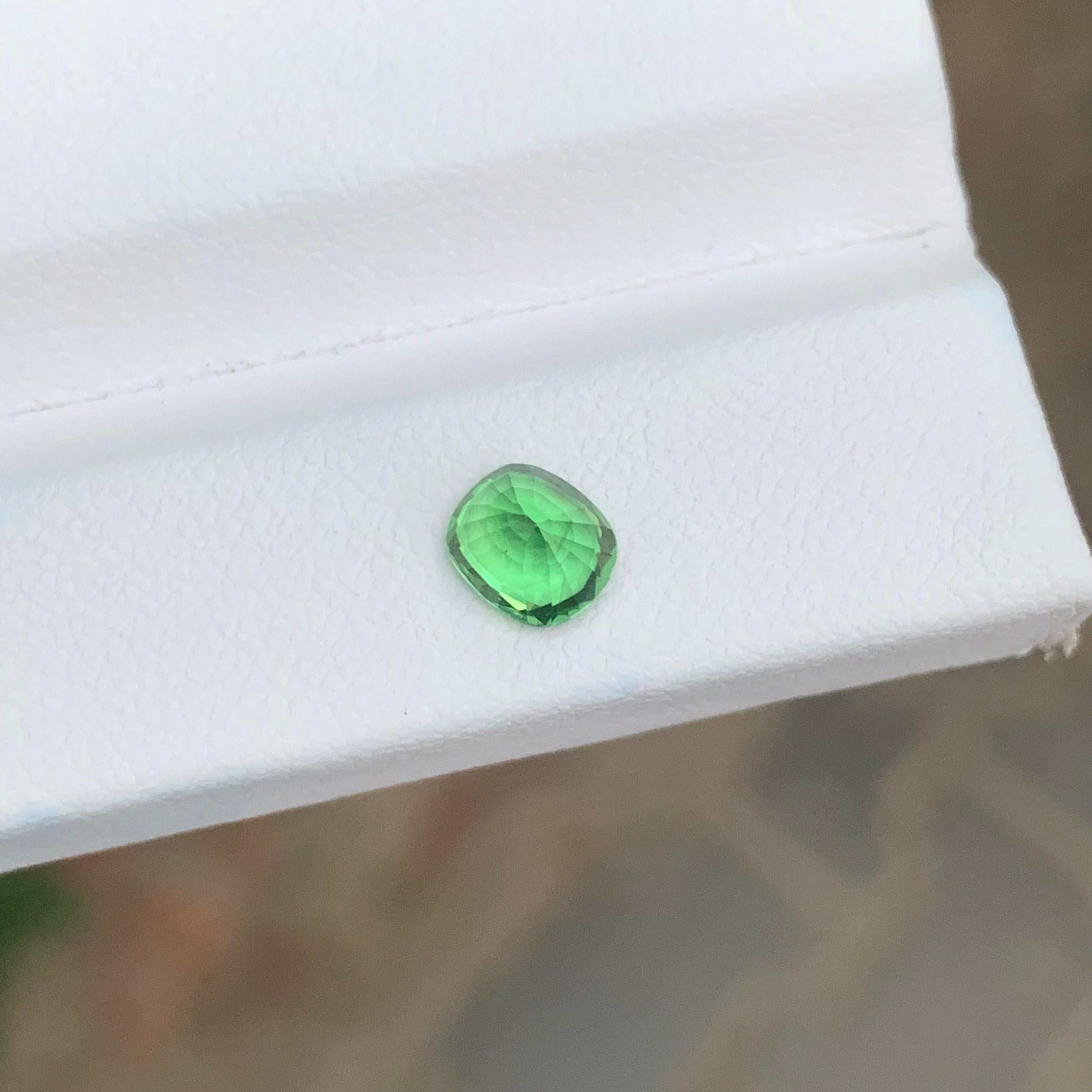 1.00 Carat Natural Loose Tsavorite Garnet Cushion Shape Gemstone For Sale 4