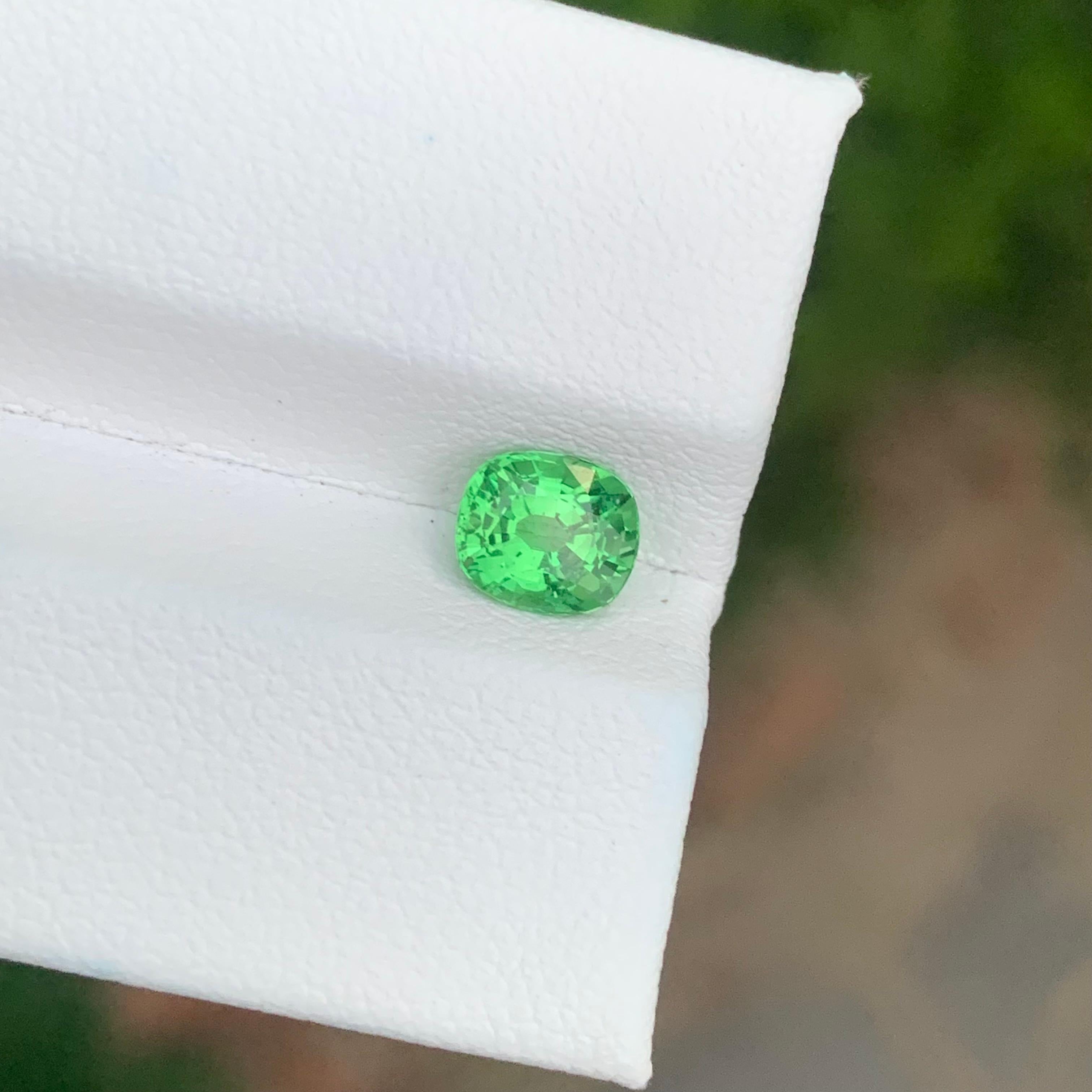 Cushion Cut 1.00 Carat Natural Loose Tsavorite Garnet Cushion Shape Gemstone For Sale