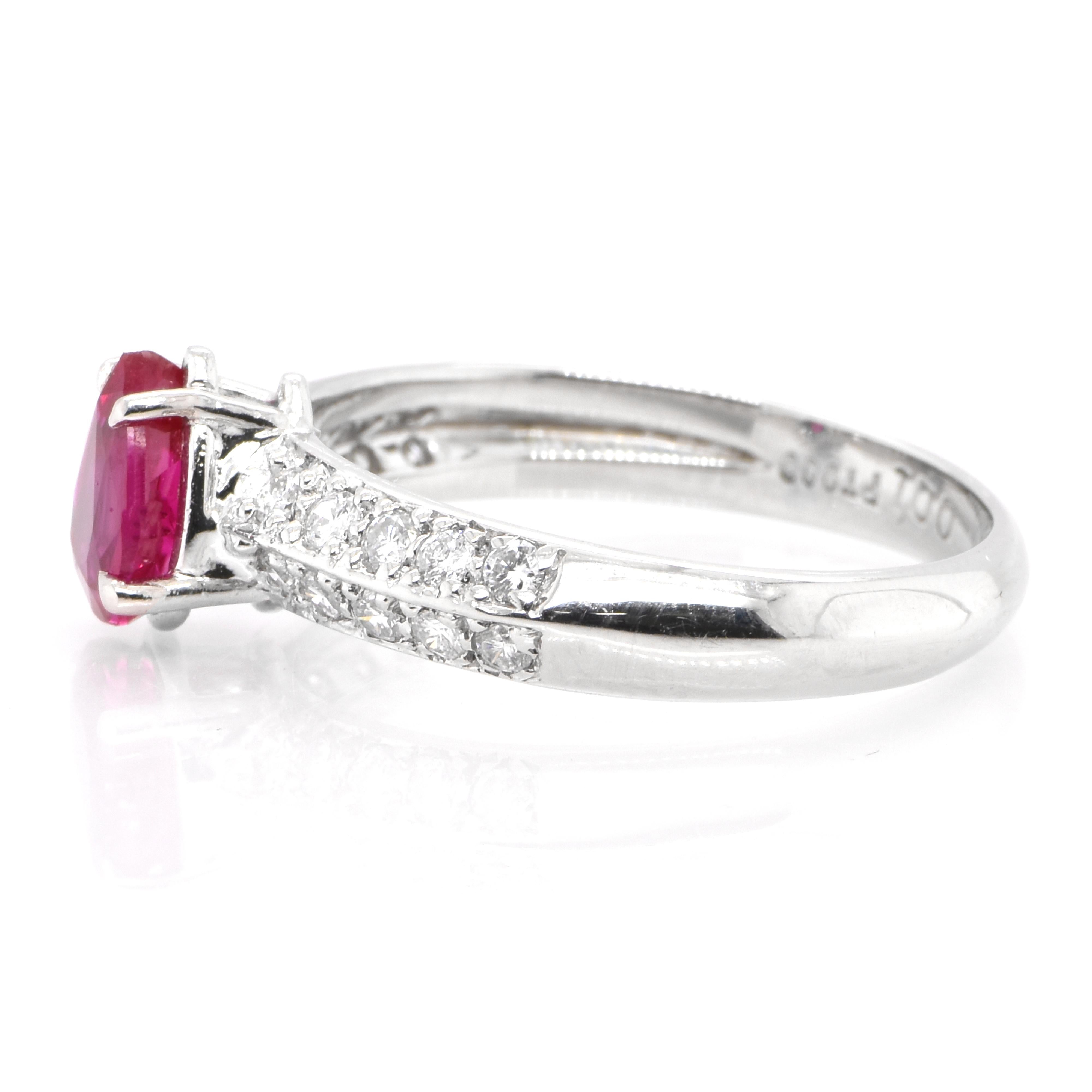 1.00 Carat Natural Pear Cut Ruby and Diamond Ring Set in Platinum In Excellent Condition For Sale In Tokyo, JP