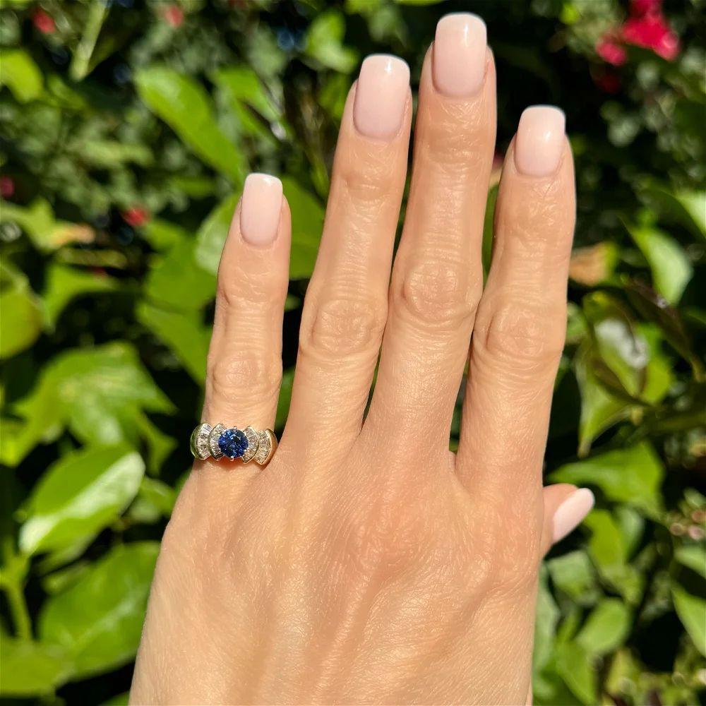 Modernist 1.00 Carat Natural Sapphire and Diamond Vintage Gold Cocktail Ring For Sale