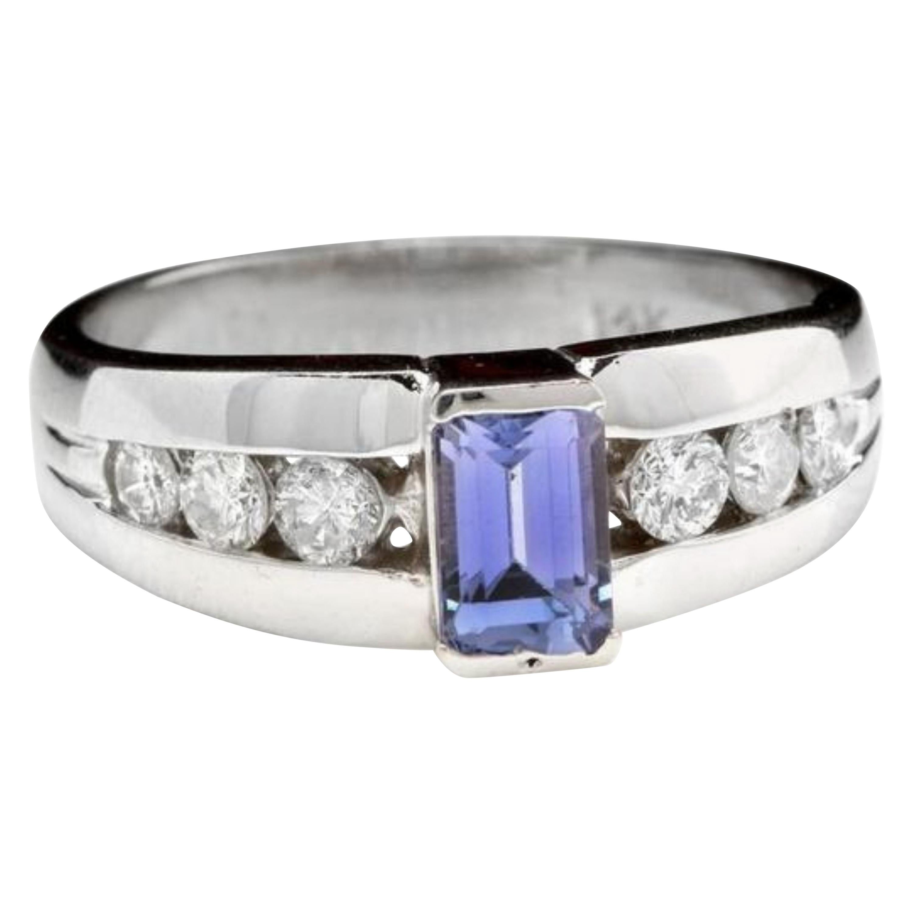 Bague en or blanc massif 14 carats avec tanzanite naturelle de 1,00 carat et diamants en vente