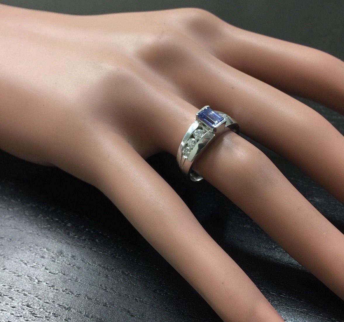 Bague en or blanc massif 14 carats avec tanzanite naturelle de 1,00 carat et diamants en vente 3