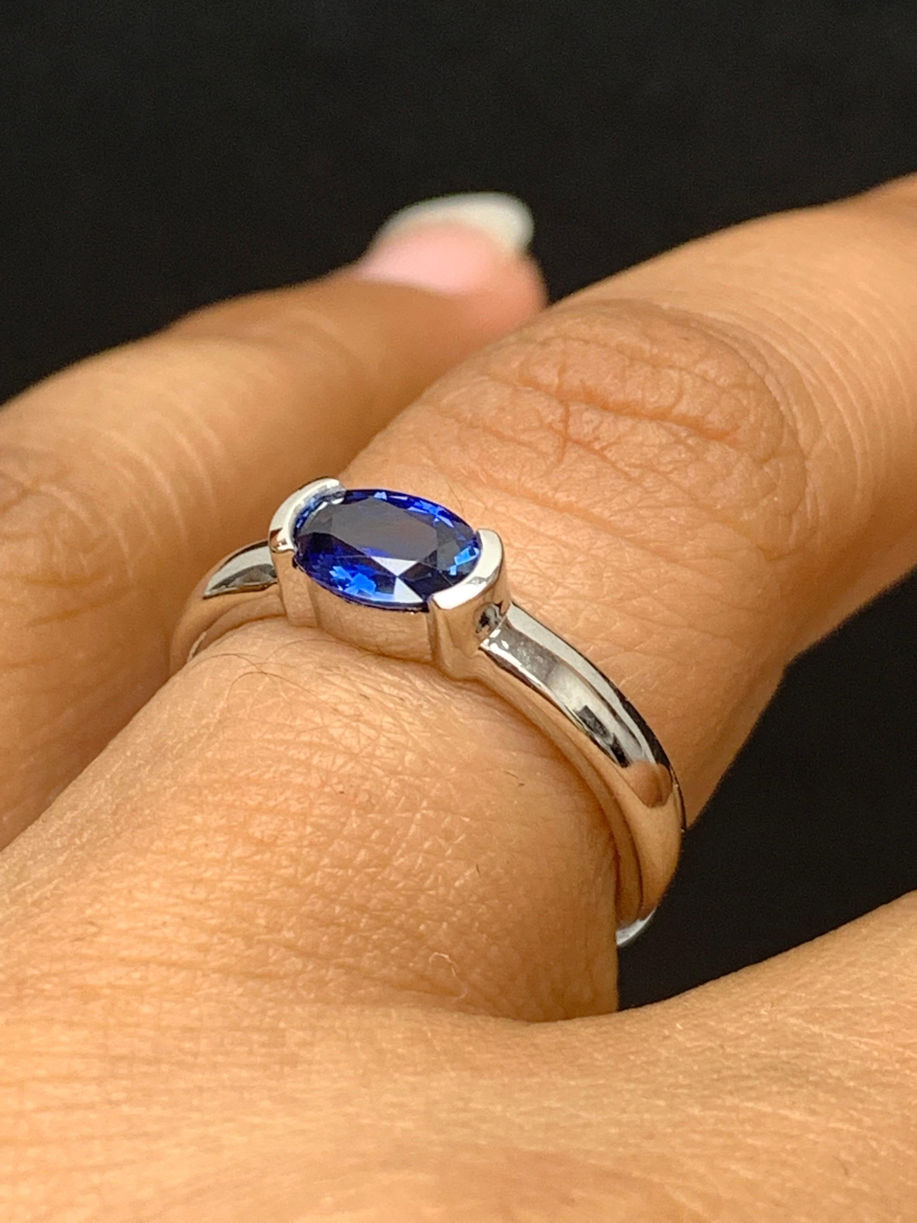 1.00 Carat Oval Cut Blue Sapphire Band Ring in 14K White Gold For Sale 1