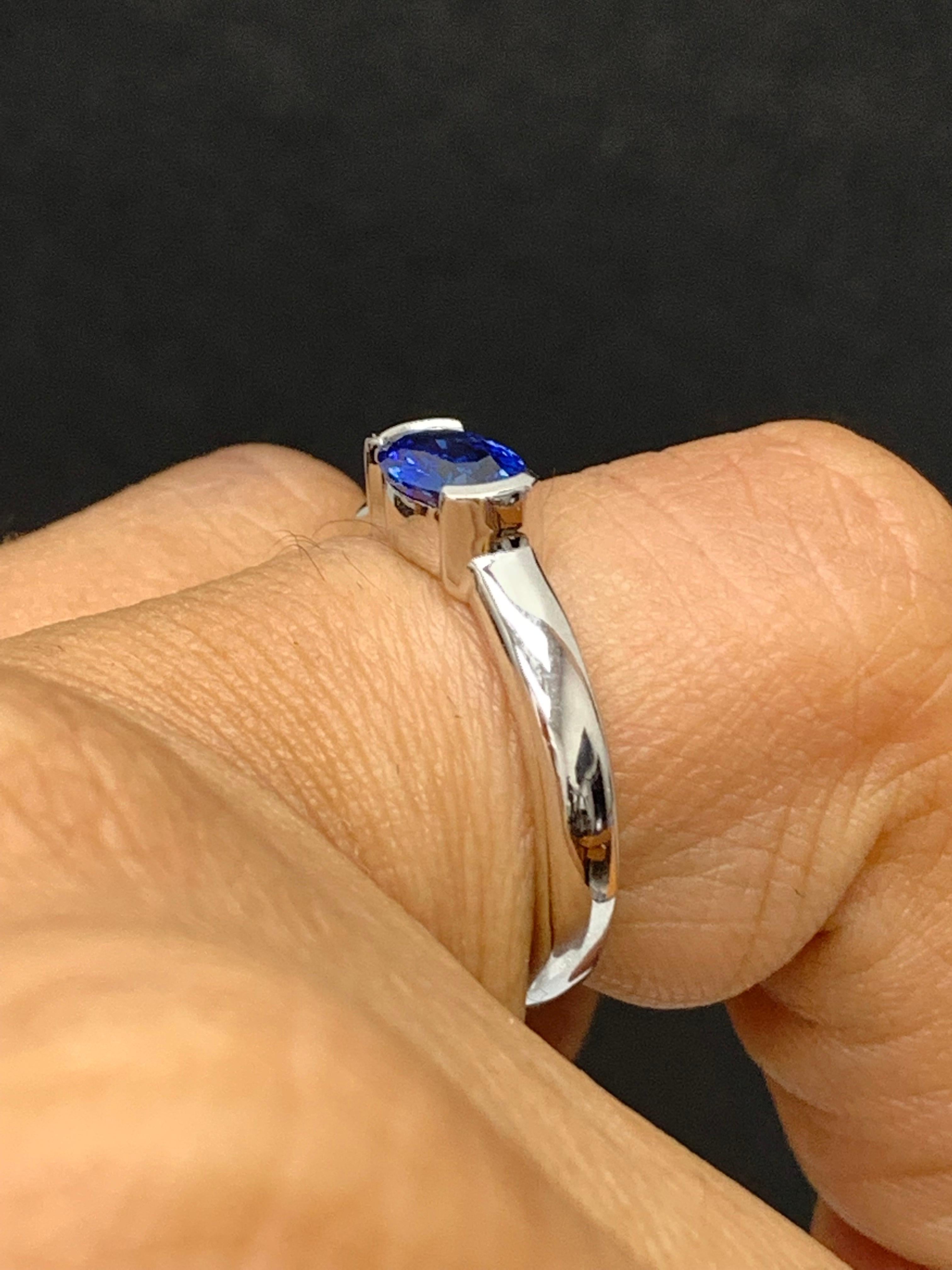 1.00 Carat Oval Cut Blue Sapphire Band Ring in 14K White Gold For Sale 3