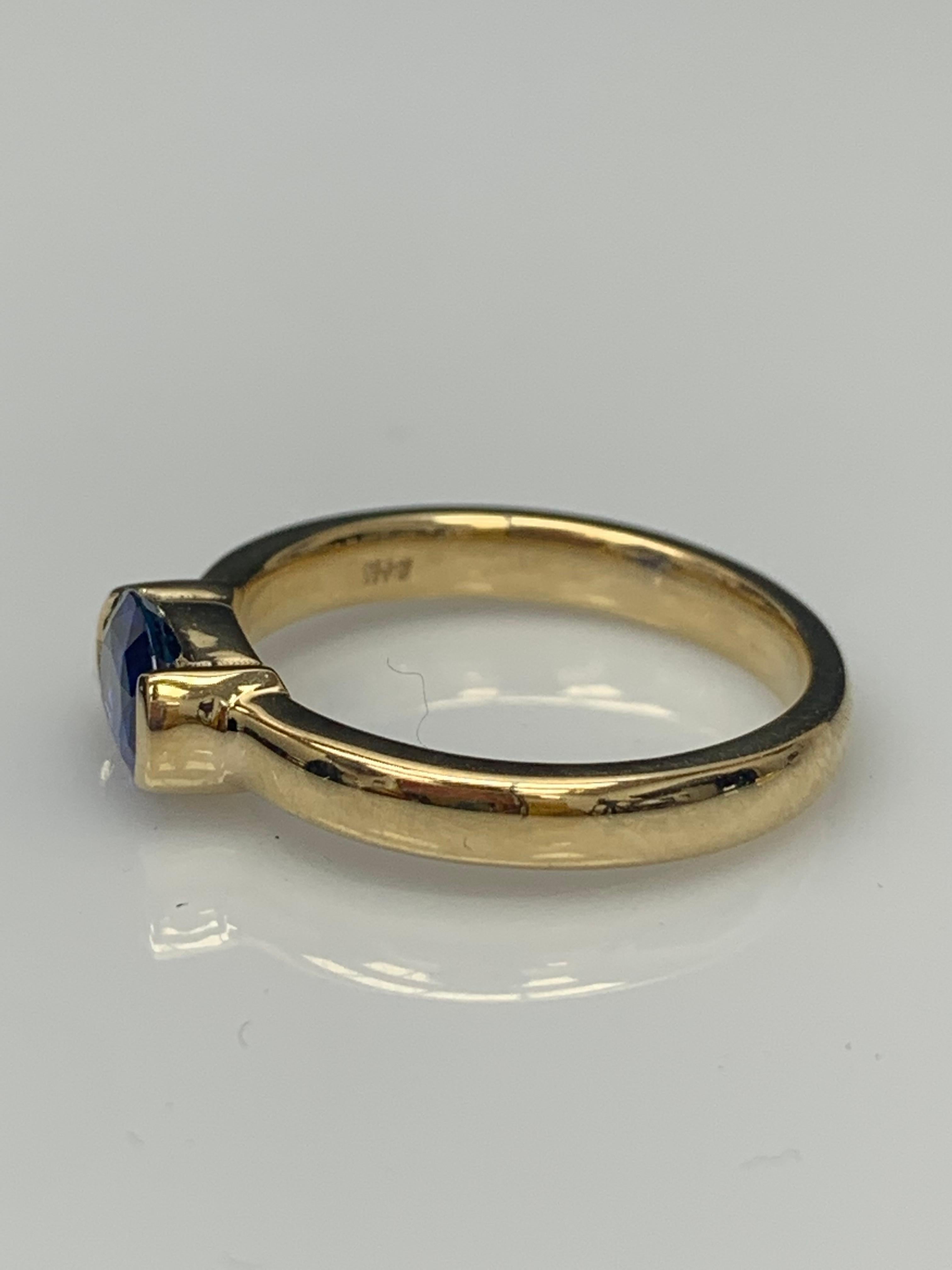1.00 Carat Oval Cut Blue Sapphire Band Ring in 14K Yellow Gold For Sale 3
