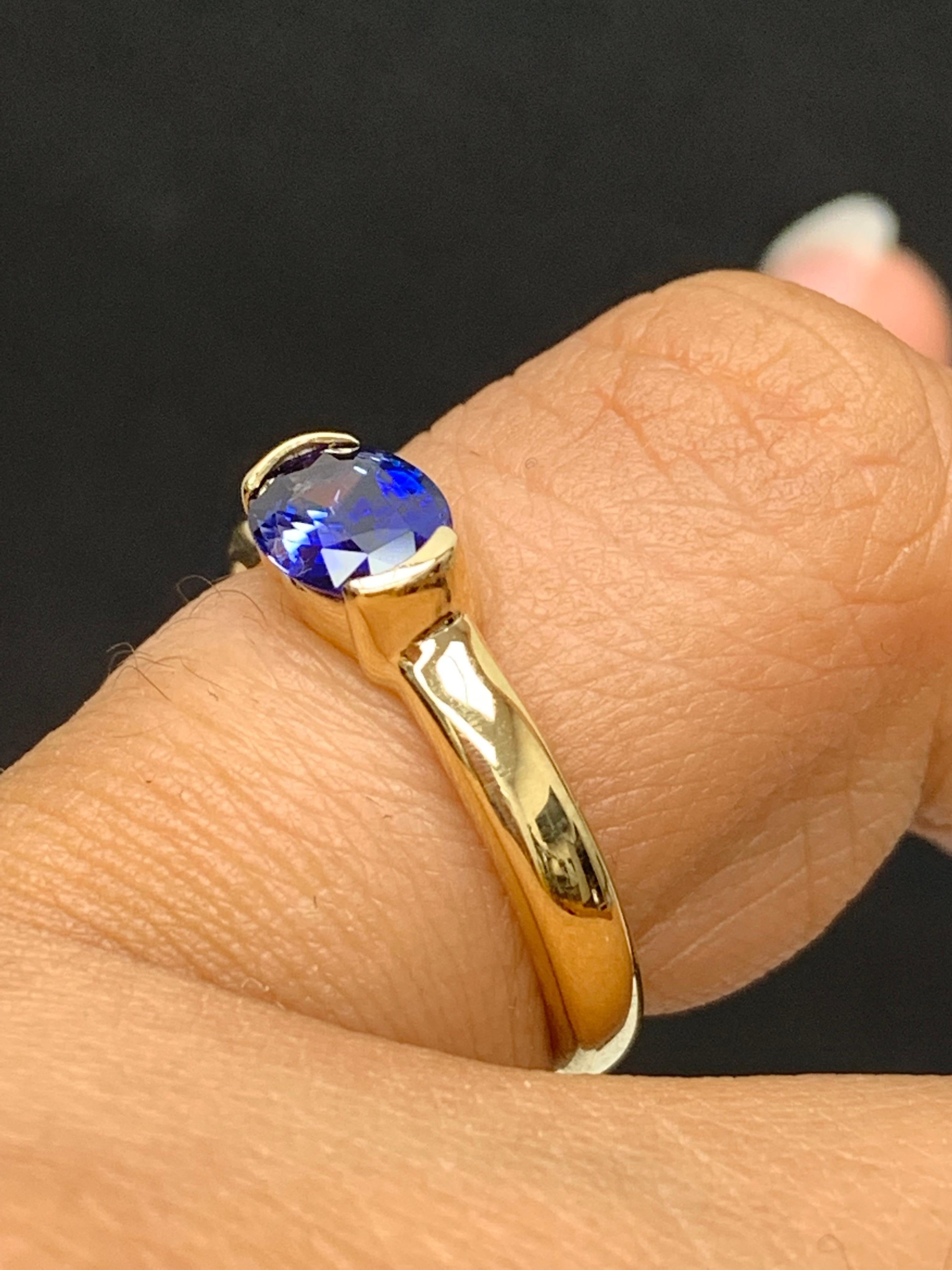 Women's 1.00 Carat Oval Cut Blue Sapphire Band Ring in 14K Yellow Gold For Sale