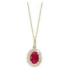 Collier pendentif halo en or jaune 18 carats avec rubis ovale et diamants de 1,00 carat