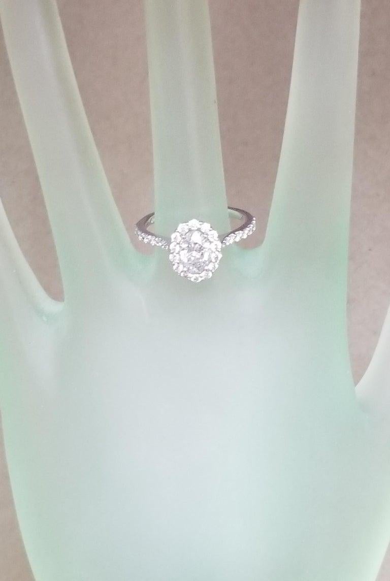 1.00 Carat Oval Diamond Halo Ring In New Condition In Los Angeles, CA
