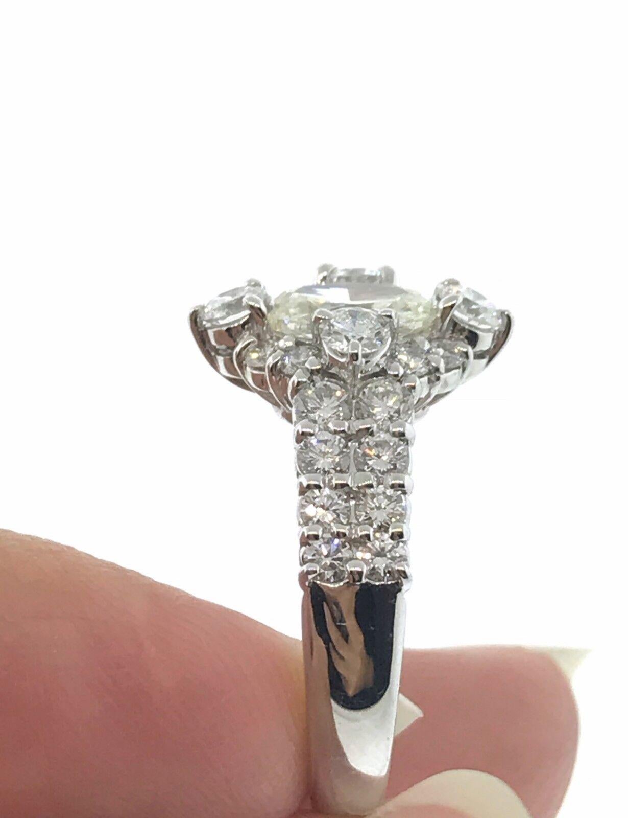 1.00 carat Oval Shaped Diamond in Round Diamond Halo Platinum Ring In Excellent Condition For Sale In La Jolla, CA