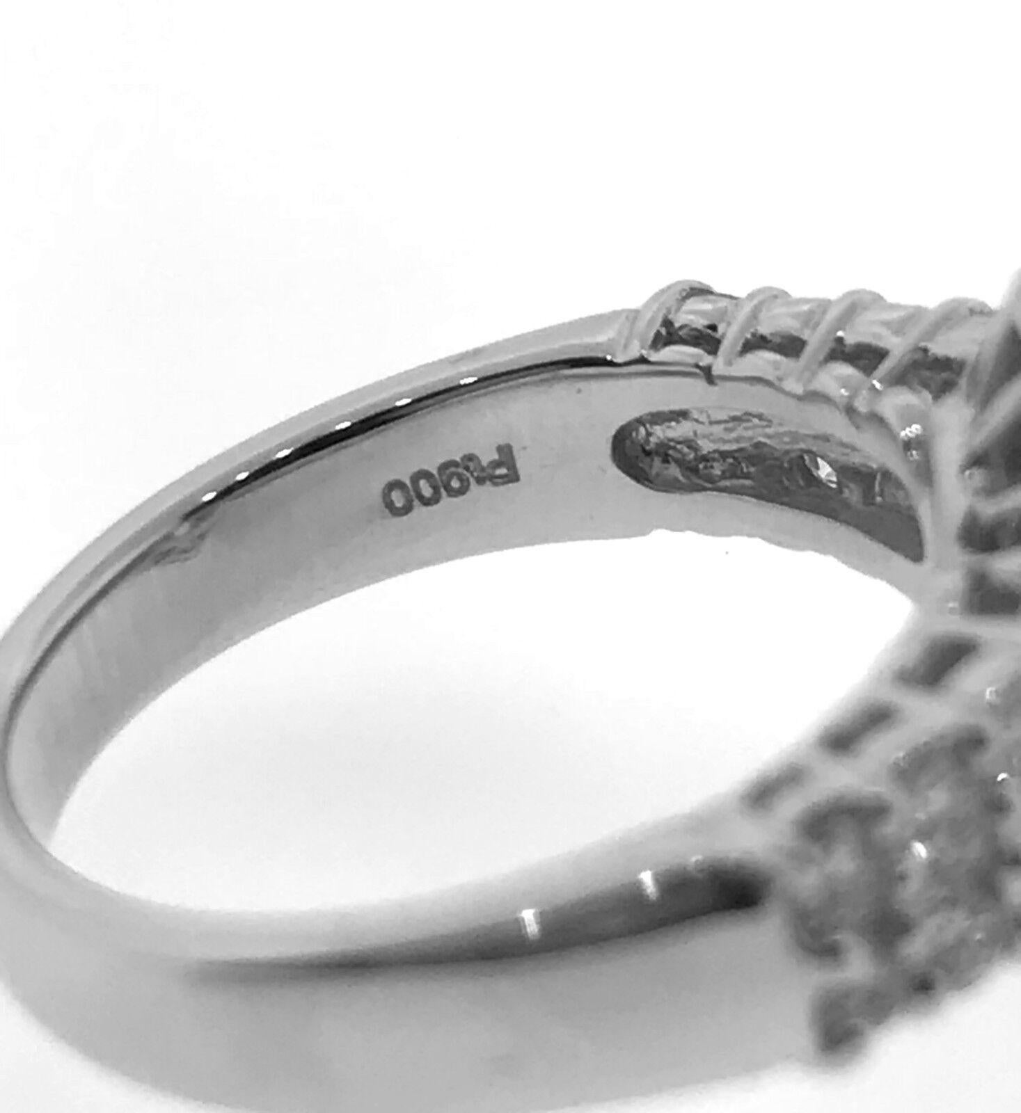 Women's 1.00 carat Oval Shaped Diamond in Round Diamond Halo Platinum Ring For Sale
