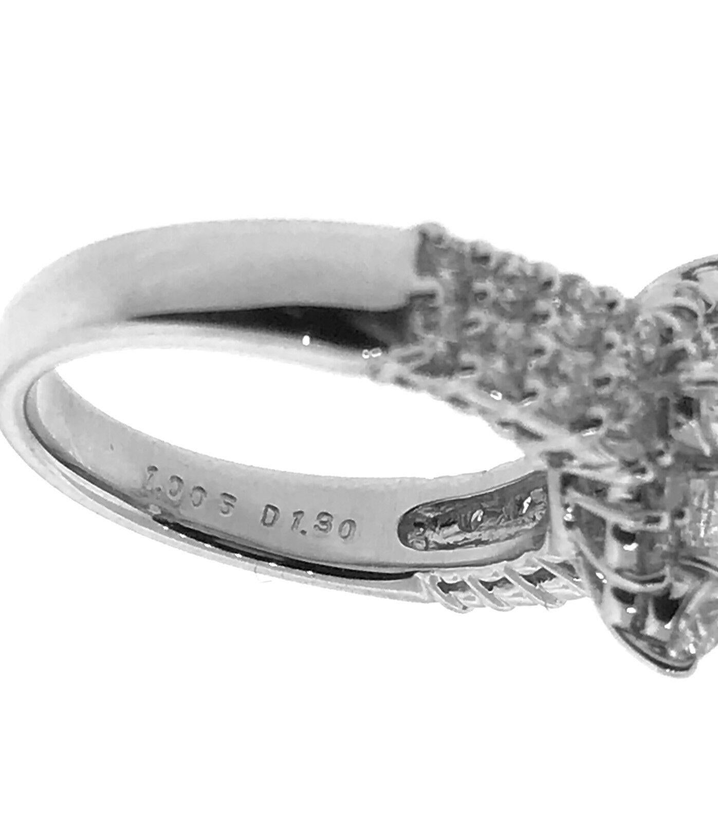 1.00 carat Oval Shaped Diamond in Round Diamond Halo Platinum Ring For Sale 1