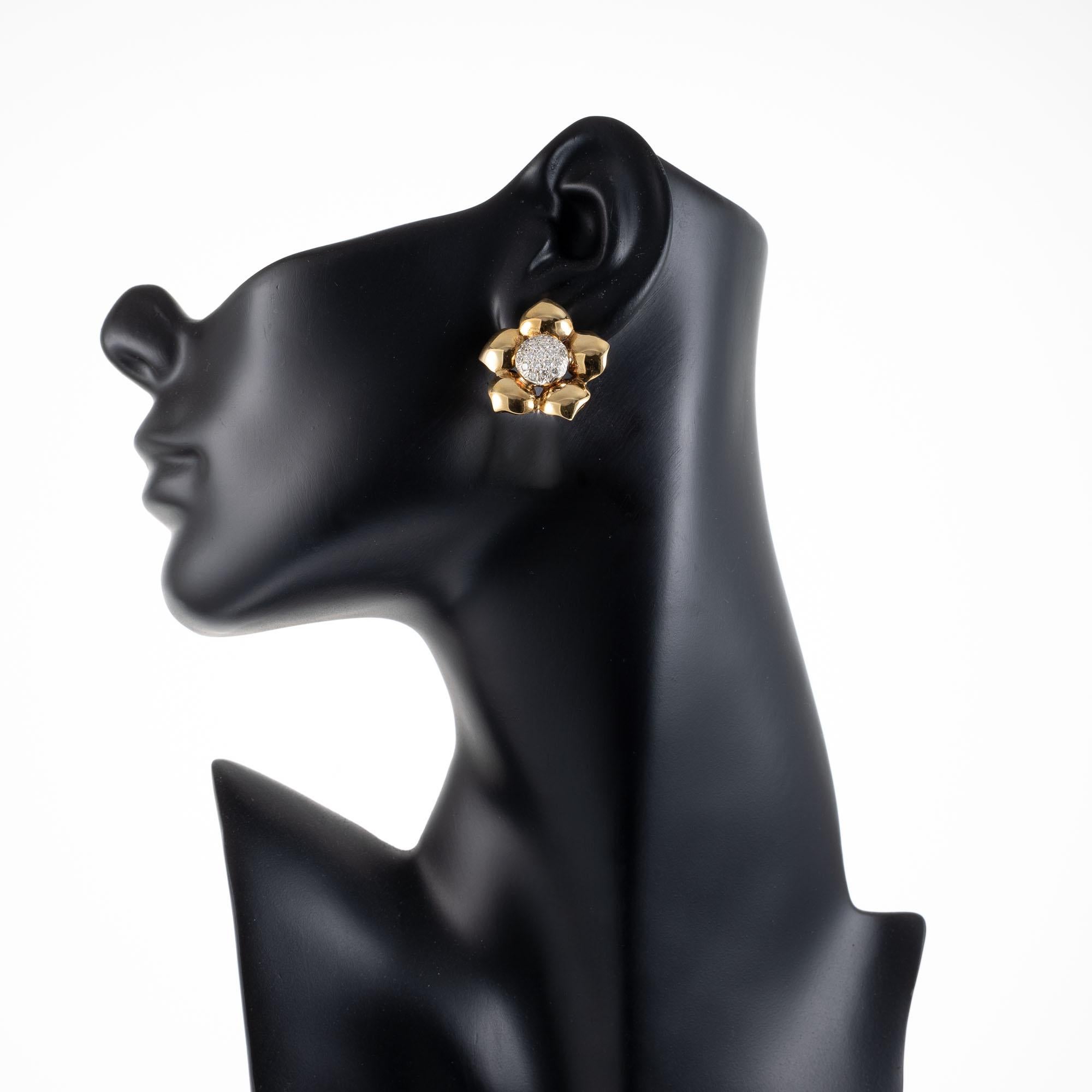 Ohrringe im Blumenstil mit 1,00 Karat Pavé-Diamant in Gold Damen im Angebot