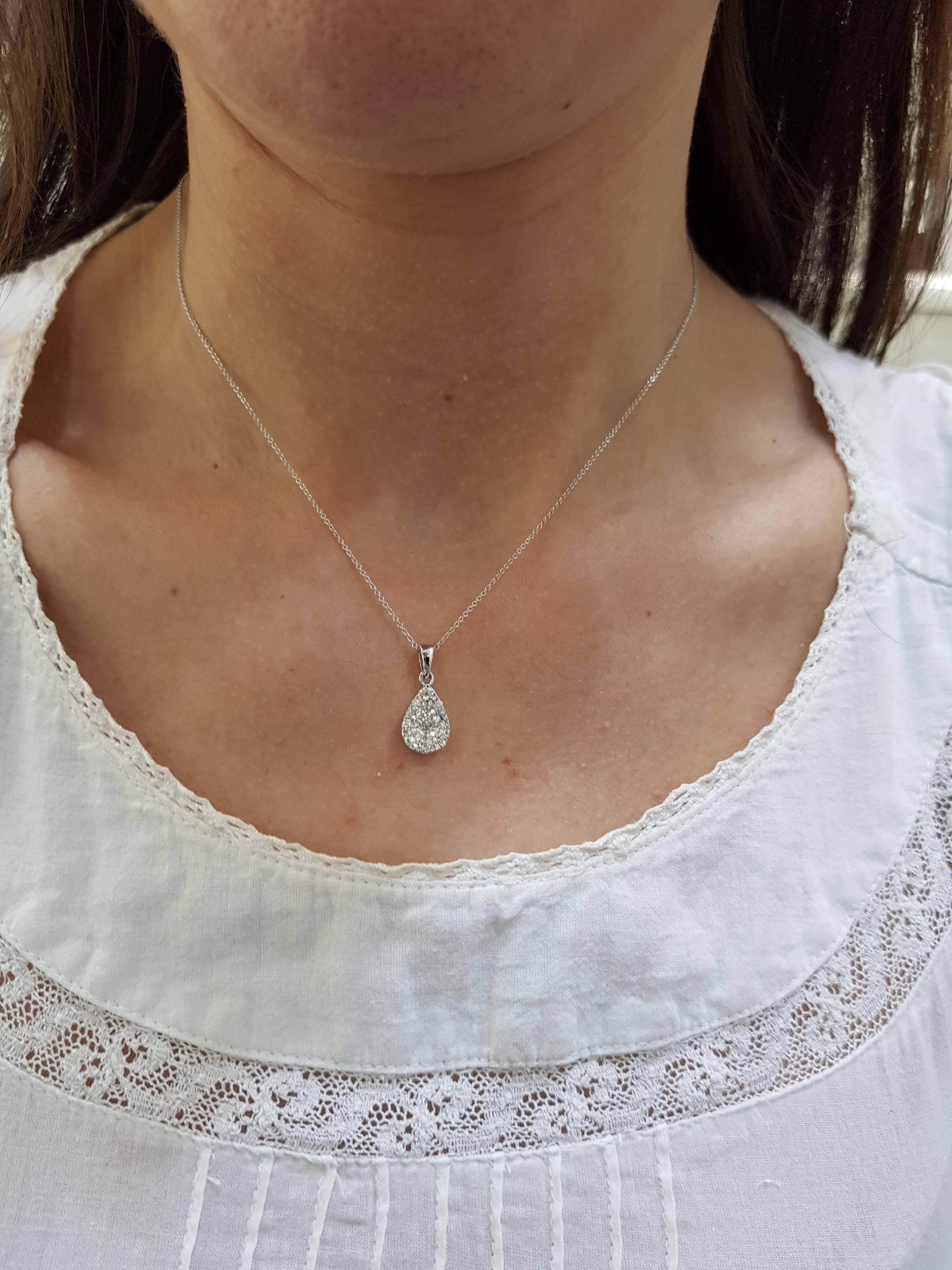 2 carat pear shaped diamond necklace