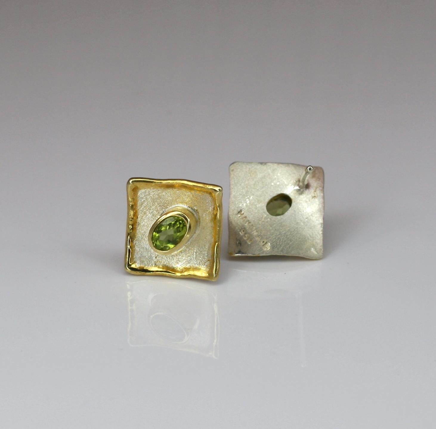 1.00 Carat Peridot Earrings in Fine Silver and 24 Karat Gold In New Condition In Astoria, NY