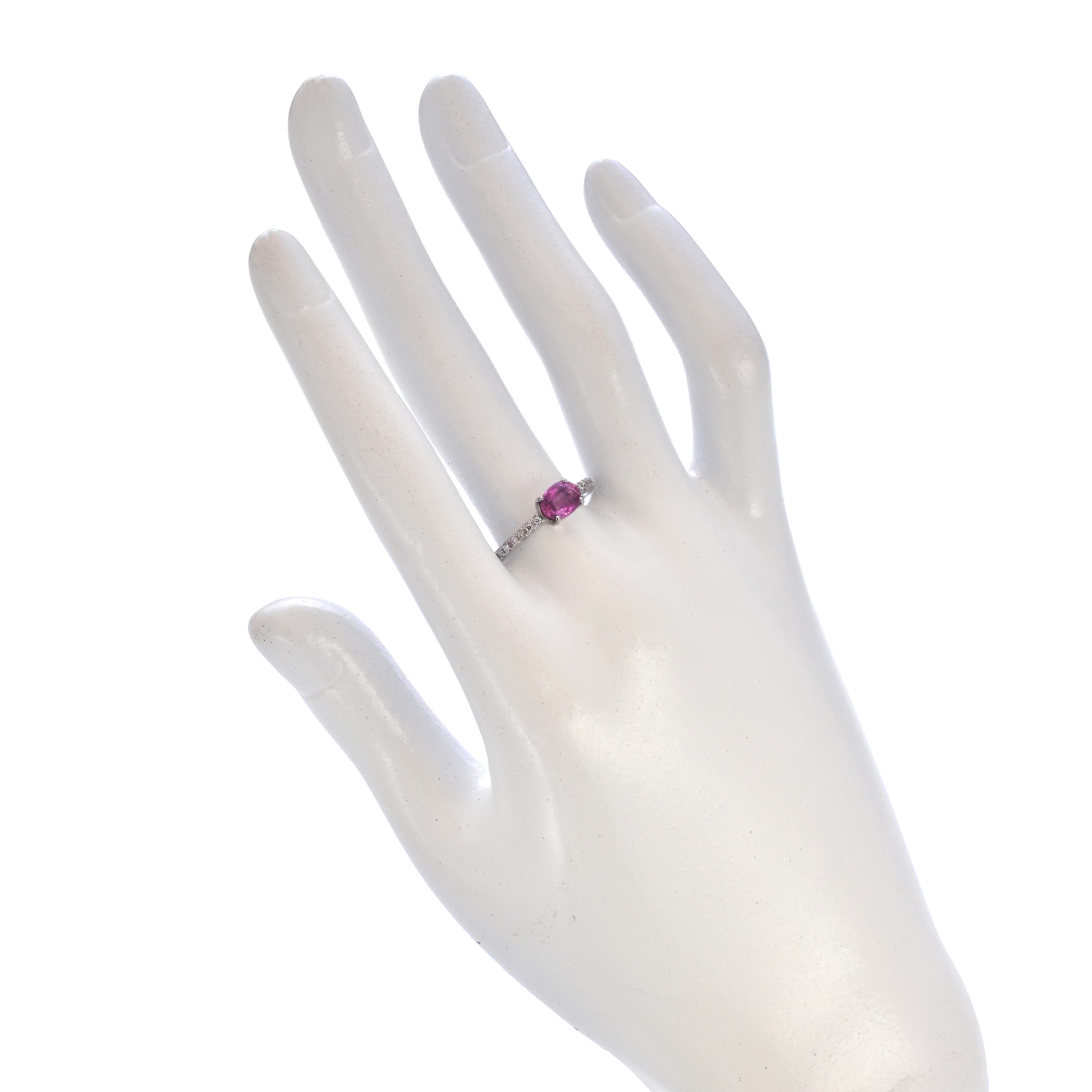 Anello con zaffiro rosa e diamanti da 1,00 carati in platino in vendita 4