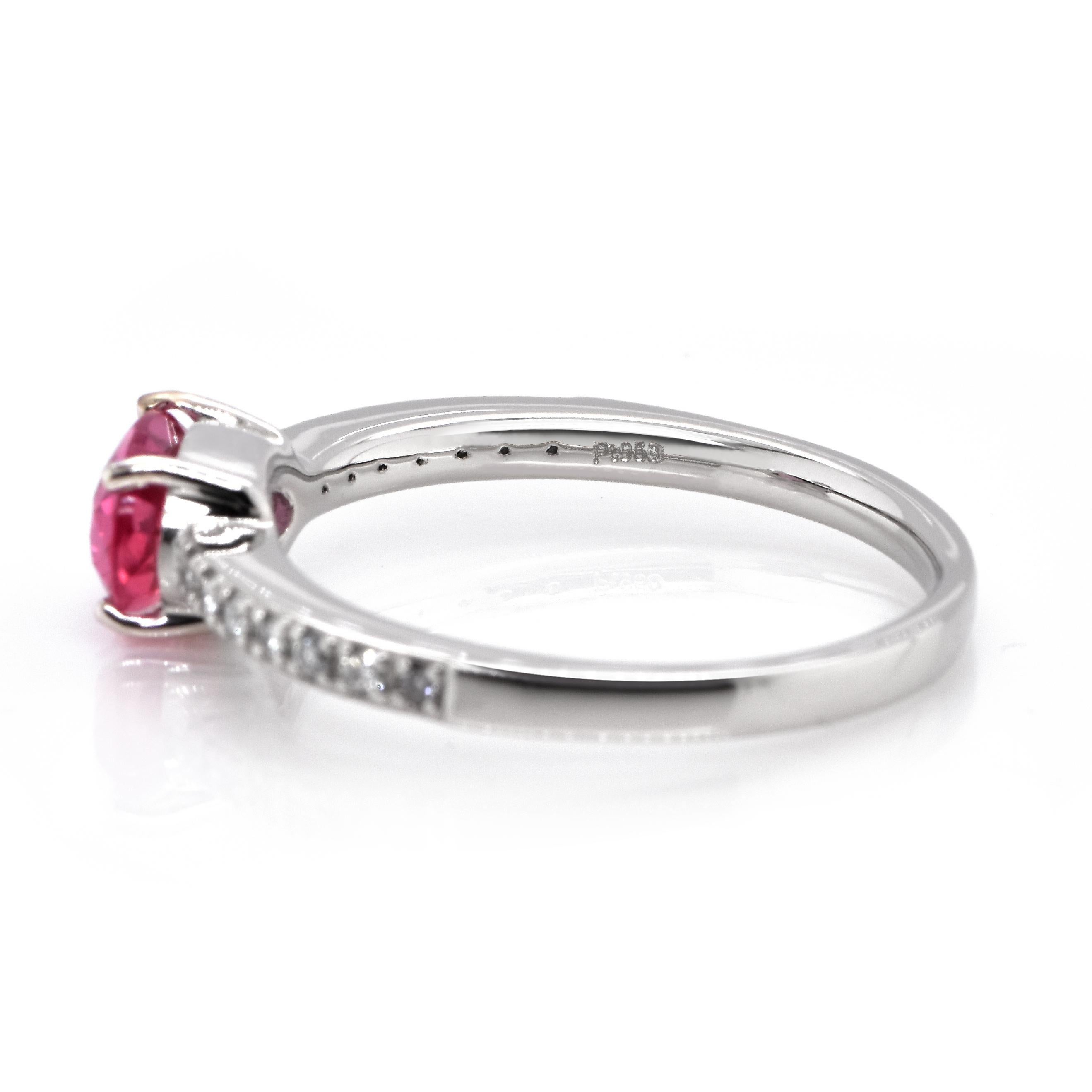 Anello con zaffiro rosa e diamanti da 1,00 carati in platino In condizioni Nuovo in vendita a Tokyo, JP