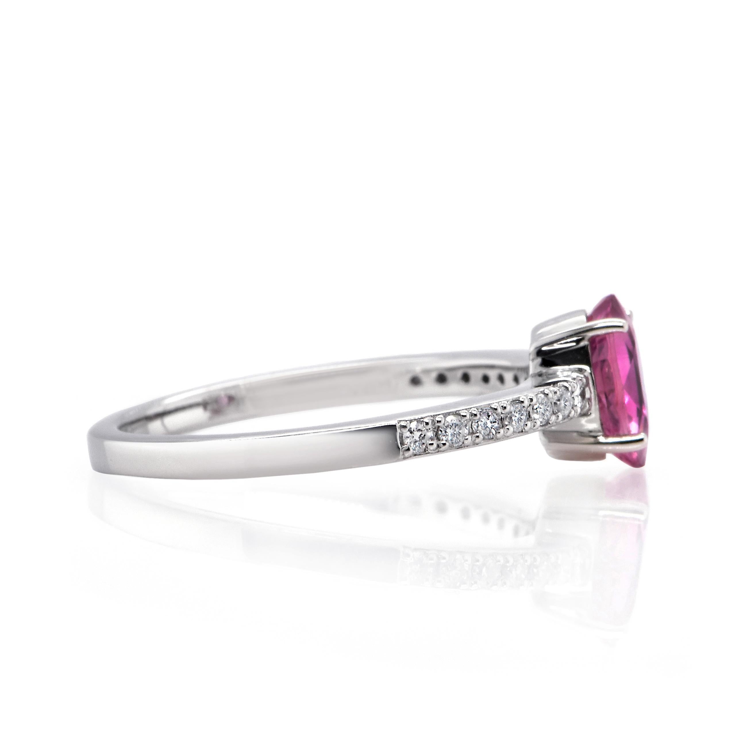 Anello con zaffiro rosa e diamanti da 1,00 carati in platino in vendita 1